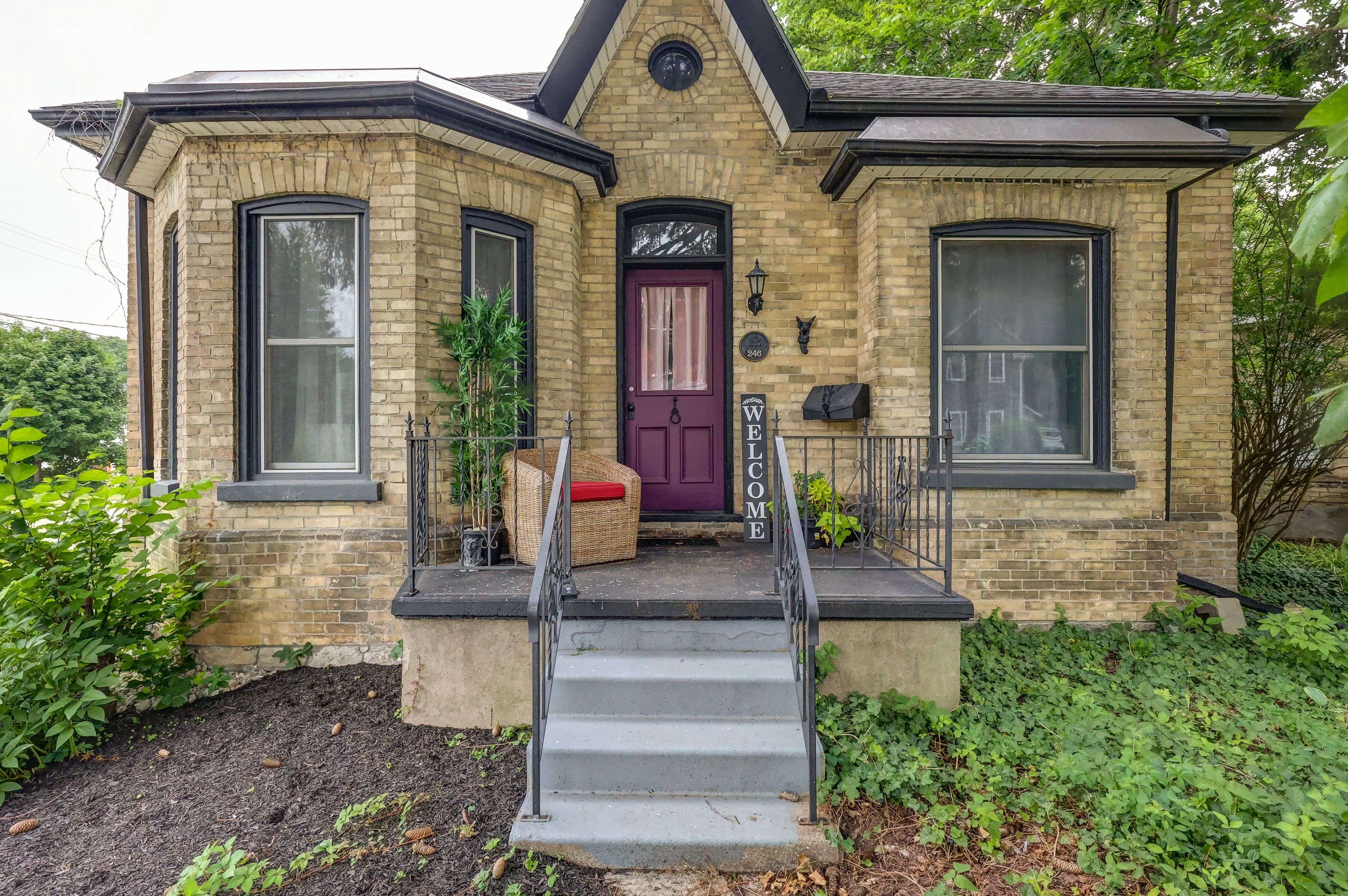 Stratford, ON N5A 2L6,246 Wellington ST