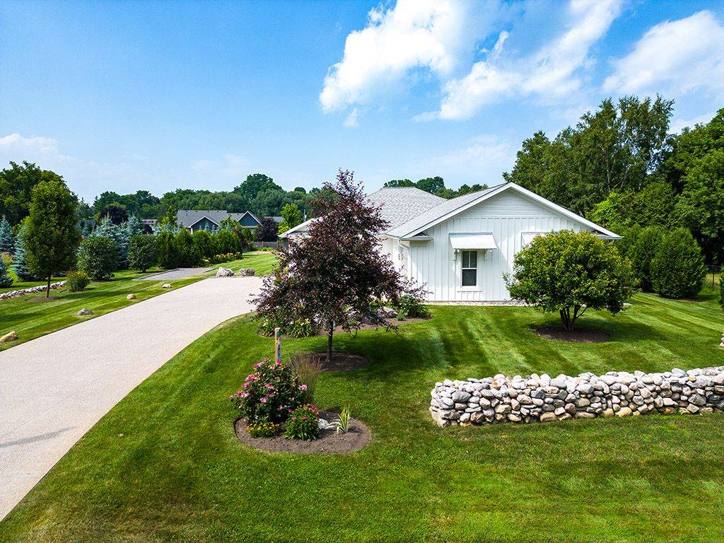 Blue Mountains, ON N0H 1J0,125 Fulton ST
