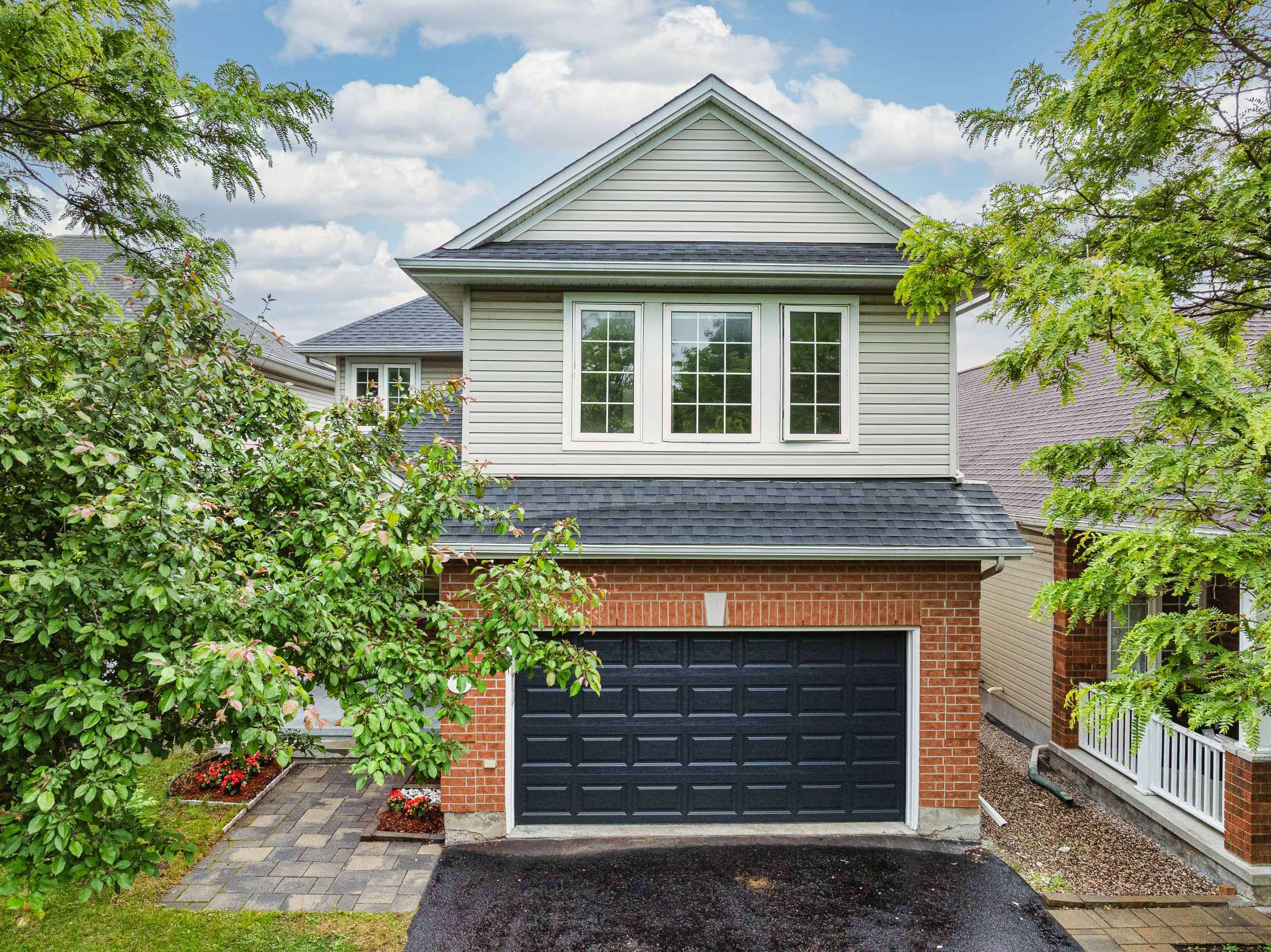 8 Dunn ST, Kanata, ON K2K 3J8