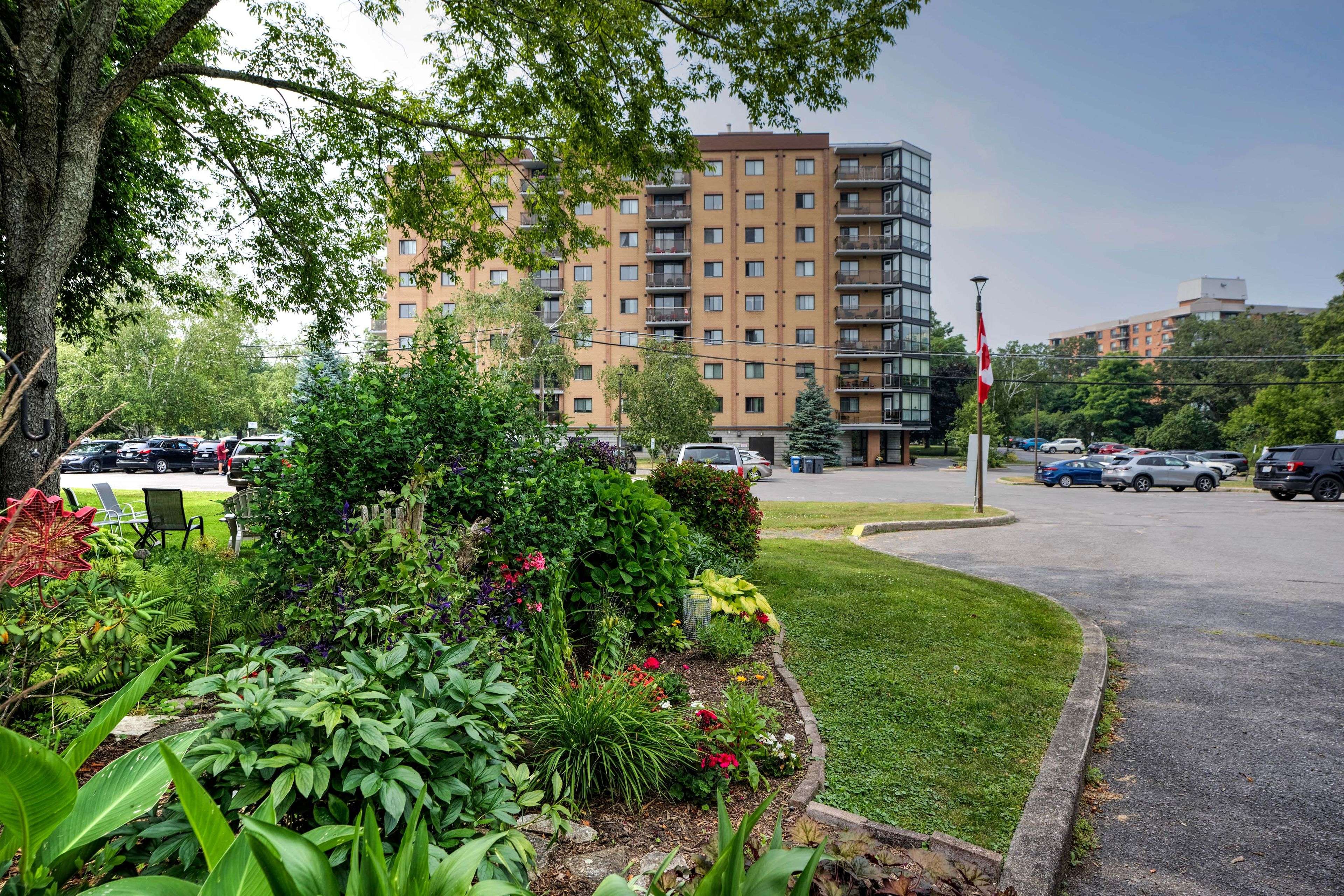 120 Barrett CT #602, Kingston, ON K7L 5H6