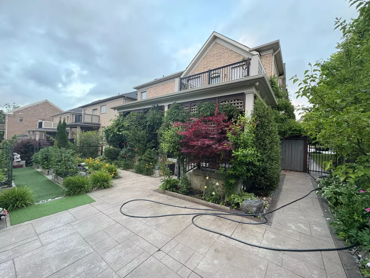 Whitchurch-stouffville, ON L4A 0H8,197 Gar Lehman DR