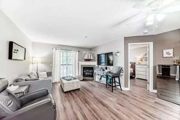 Calgary, AB T2T2B9,1811 34 AVE Southwest #205