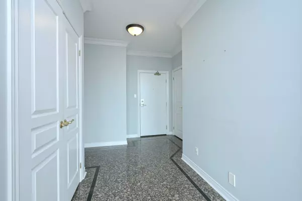 New Tecumseth, ON L9R 1Z7,4 Briar Hill HTS #508