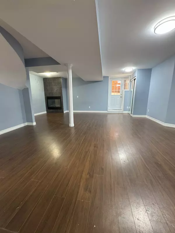 513 Ashprior AVE #Basement, Mississauga, ON L5R 3N1