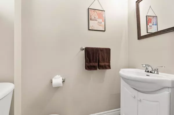 Niagara Falls, ON L2E 0A1,6263 Valley WAY #6