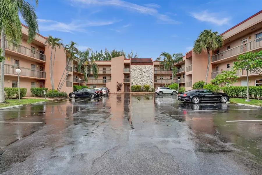 3040 Holiday Springs Blvd #307, Margate, FL 33063