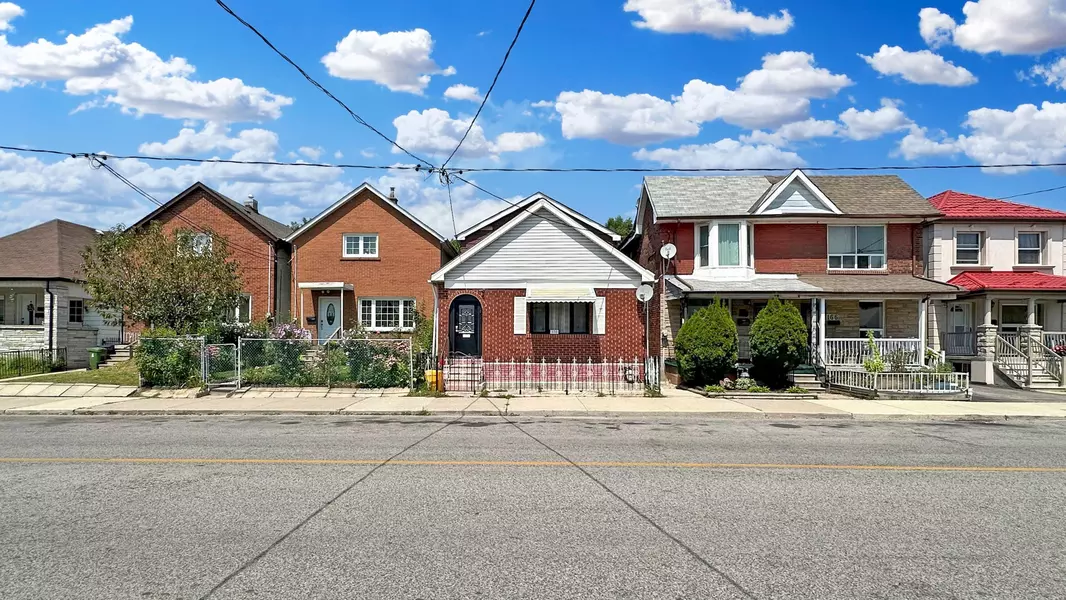 170 Lambton AVE, Toronto W03, ON M6N 2S9