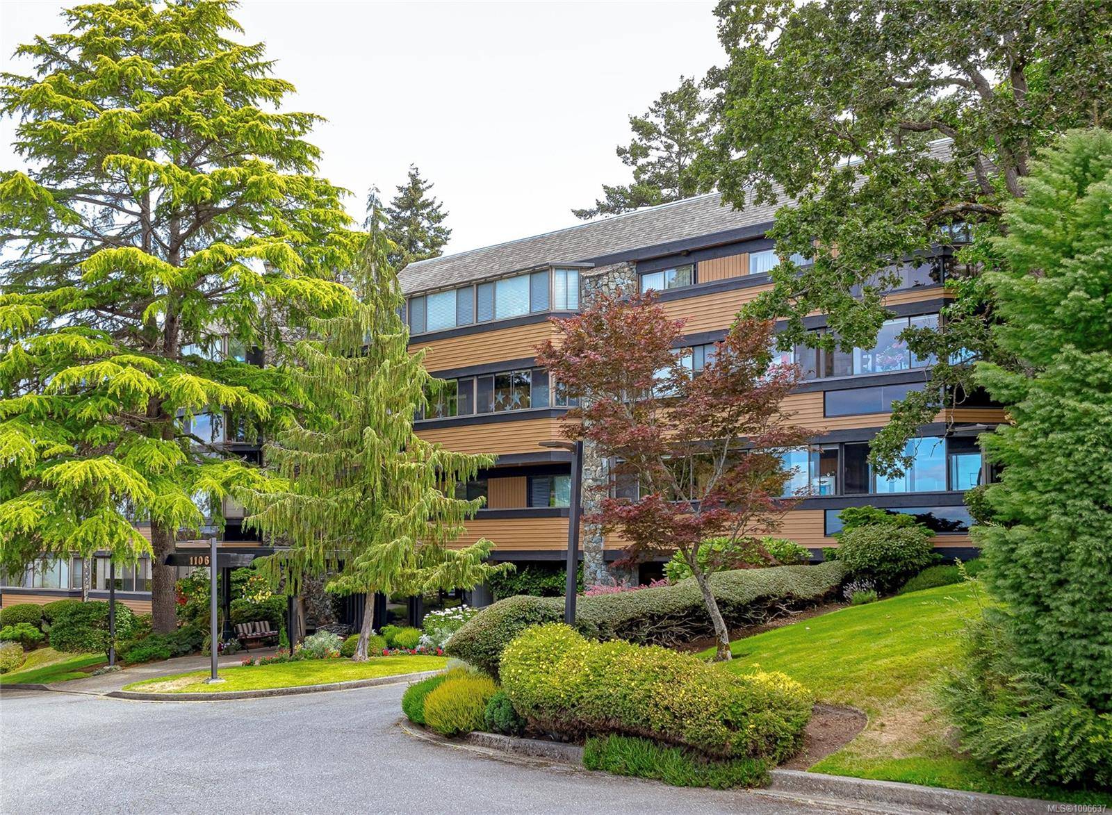 1106 Glenora Pl #304, Saanich, BC V8P 2C3