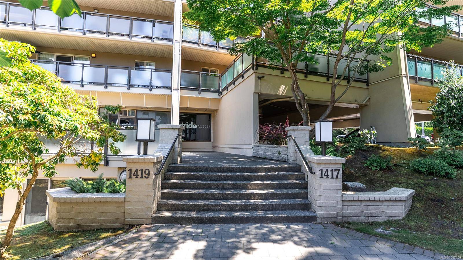 Victoria, BC V8S 5J3,1419 Stadacona Ave #207