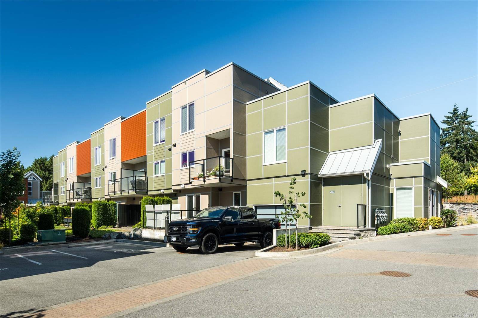 Saanich, BC V8Z 5K8,4355 Viewmont Ave #16