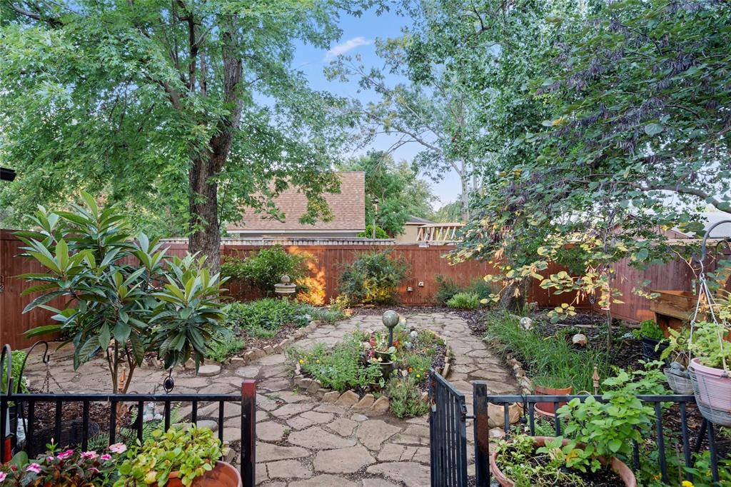 222 Elmwood Drive, Garland, TX 75043