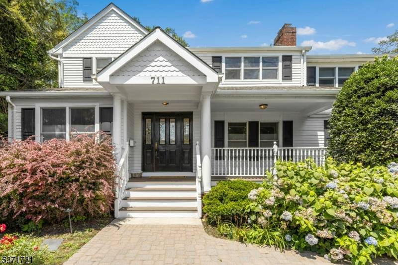 Westfield Town, NJ 07090,711 E Broad St