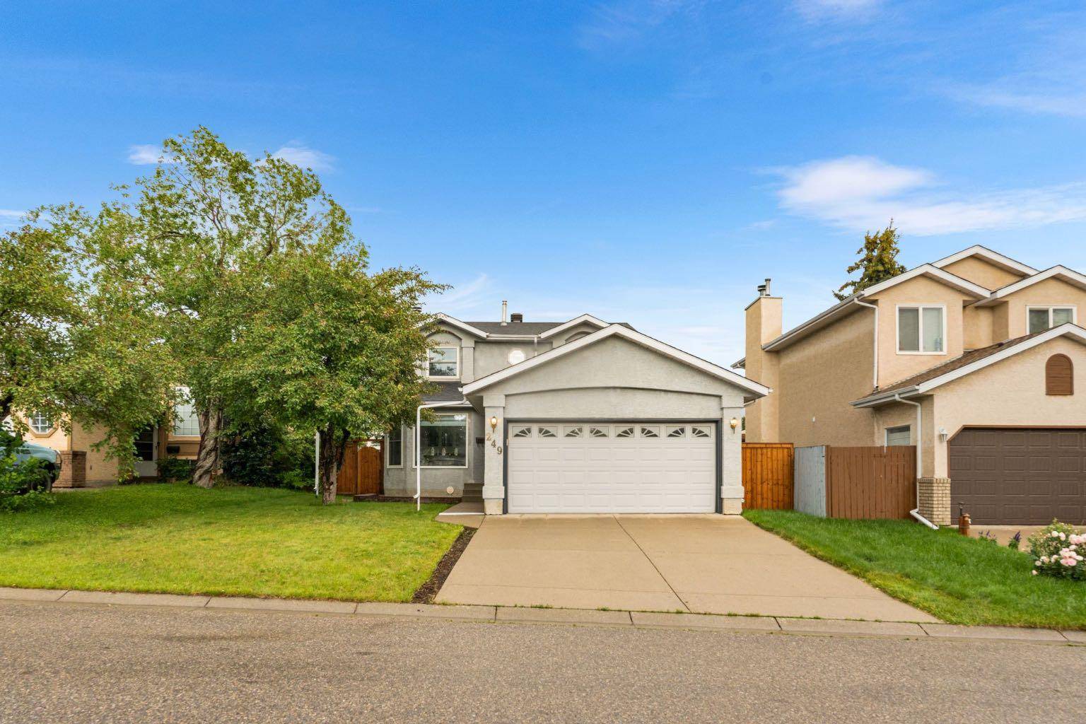 249 Applewood PL Southeast, Calgary, AB T2A 7M9