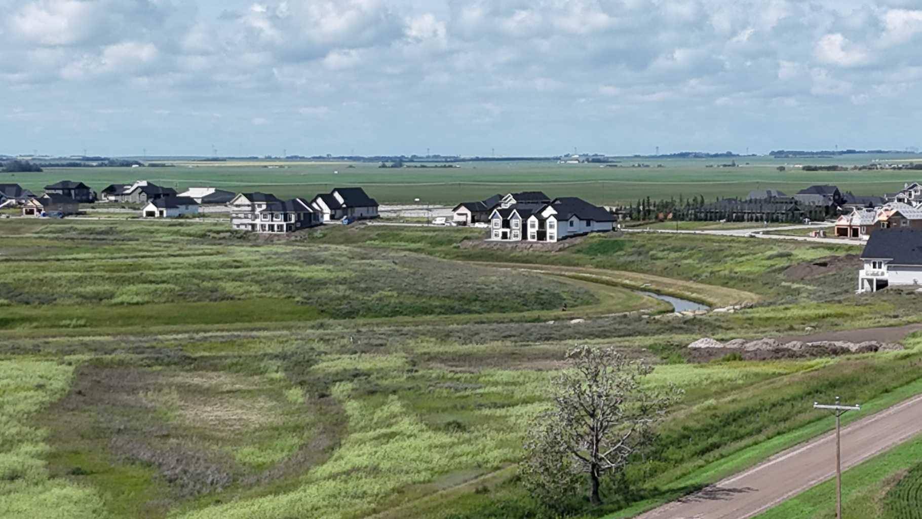 Lyalta, AB T0J 1Y1,323 Muirfield CRES