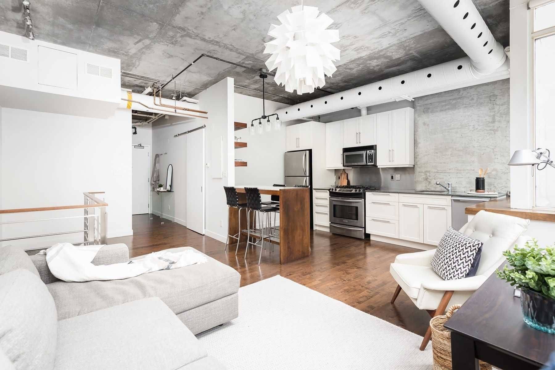 Toronto C01, ON M5V 3T2,32 Stewart ST #206