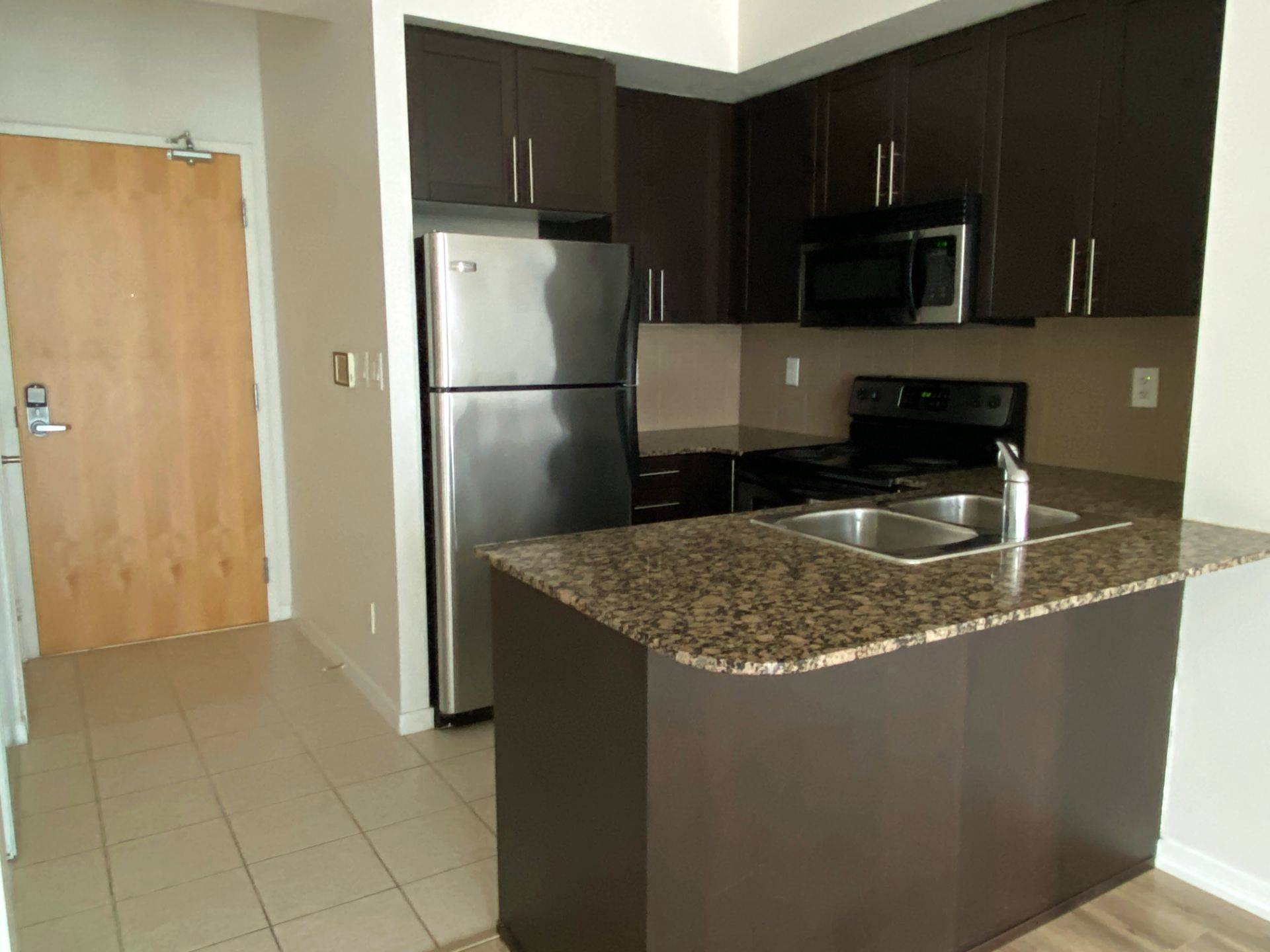 Toronto C01, ON M5J 0A7,65 Bremner BLVD #1702