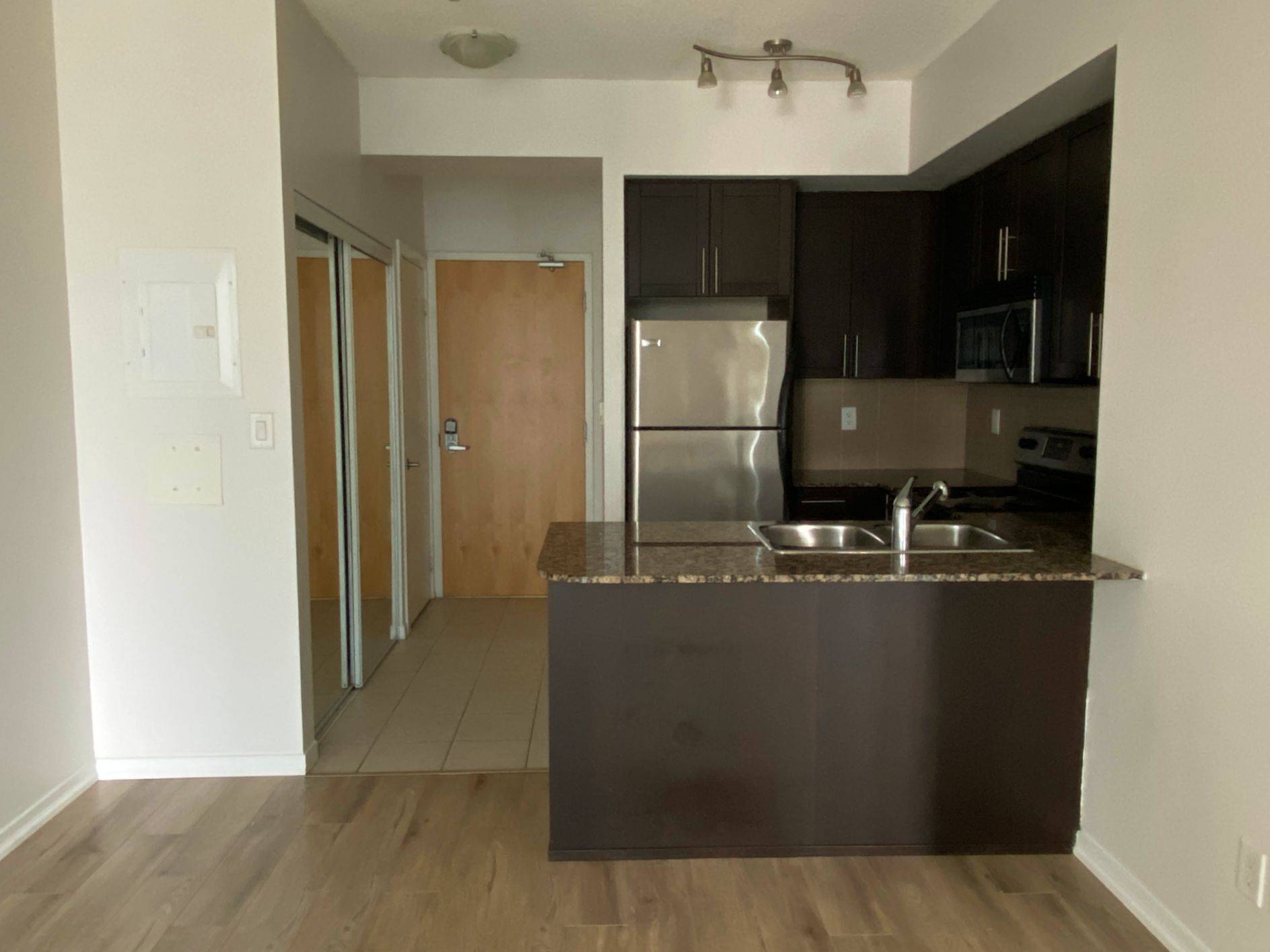 Toronto C01, ON M5J 0A7,65 Bremner BLVD #1702