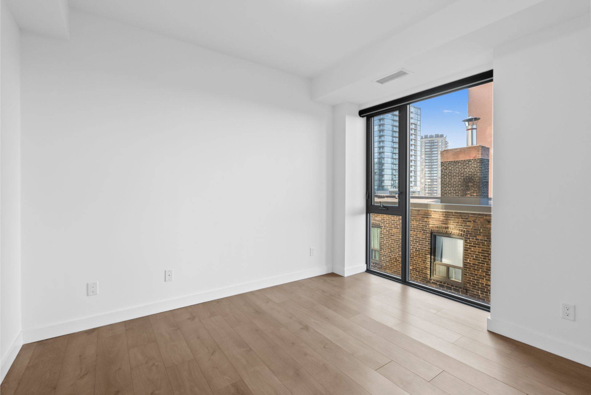 Toronto C03, ON M6C 0B1,109 Vaughan RD #403