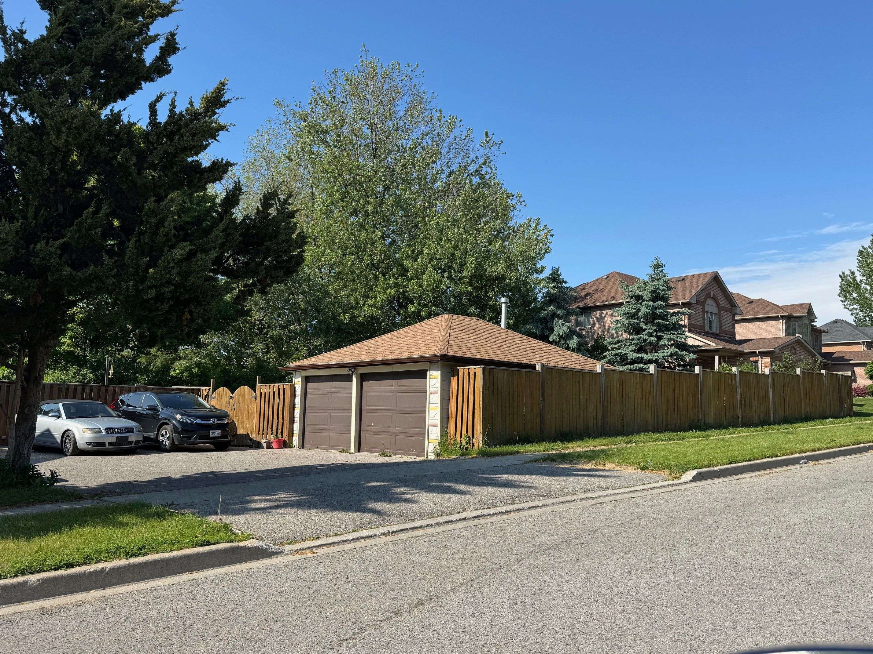 Ajax, ON L1Z 1E4,693 Old Harwood AVE