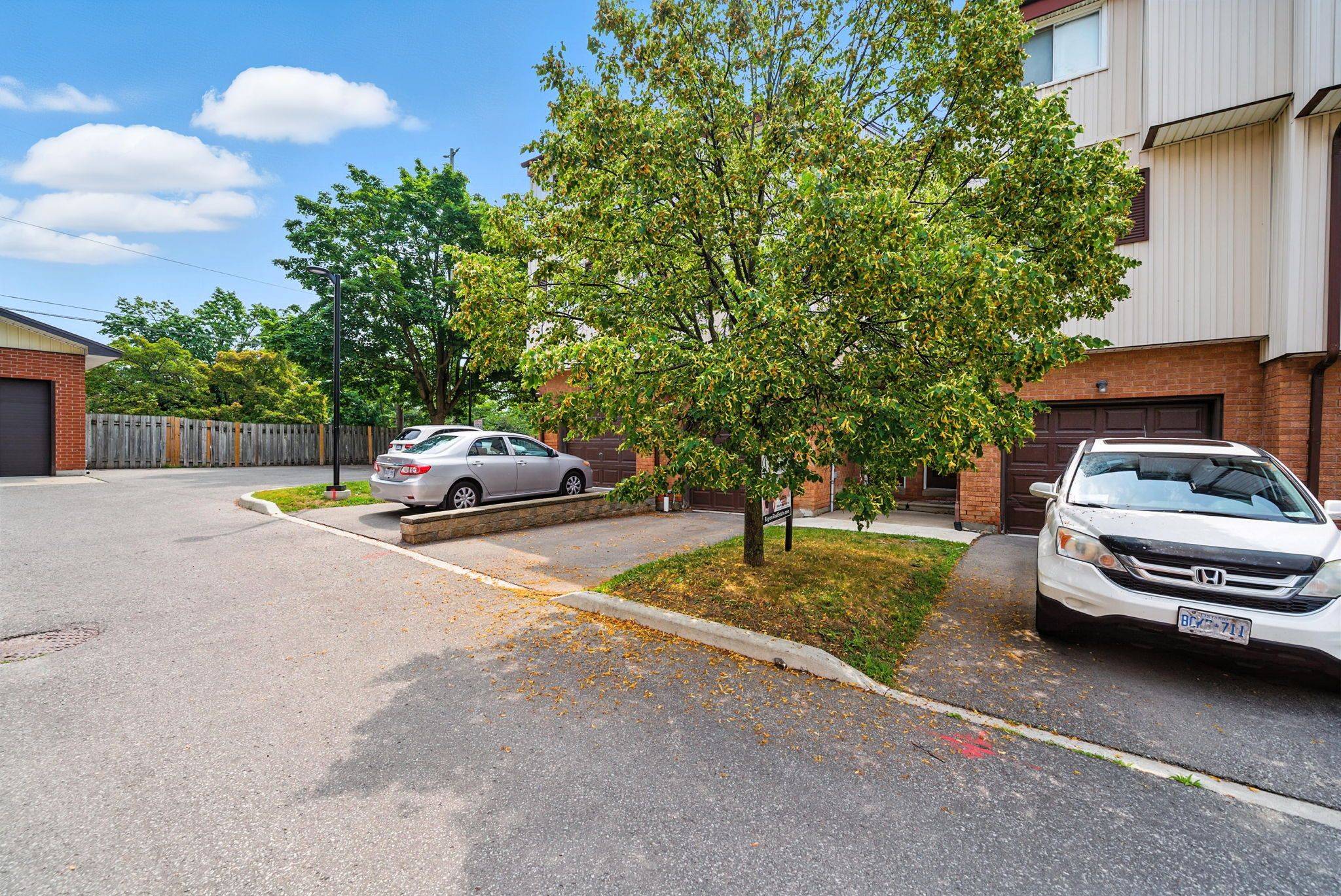 Oshawa, ON L1K 1L9,601 Galahad DR #29