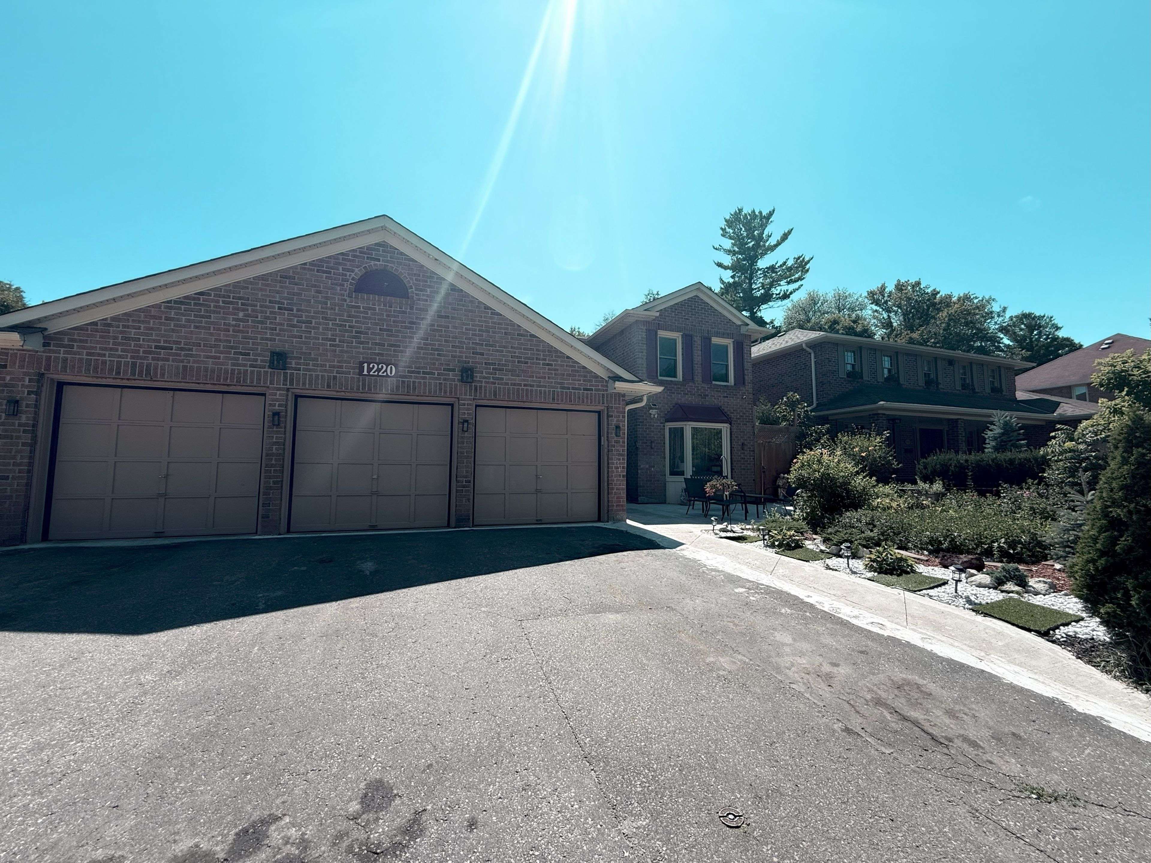 1220 Abbey RD, Pickering, ON L1X 1V7