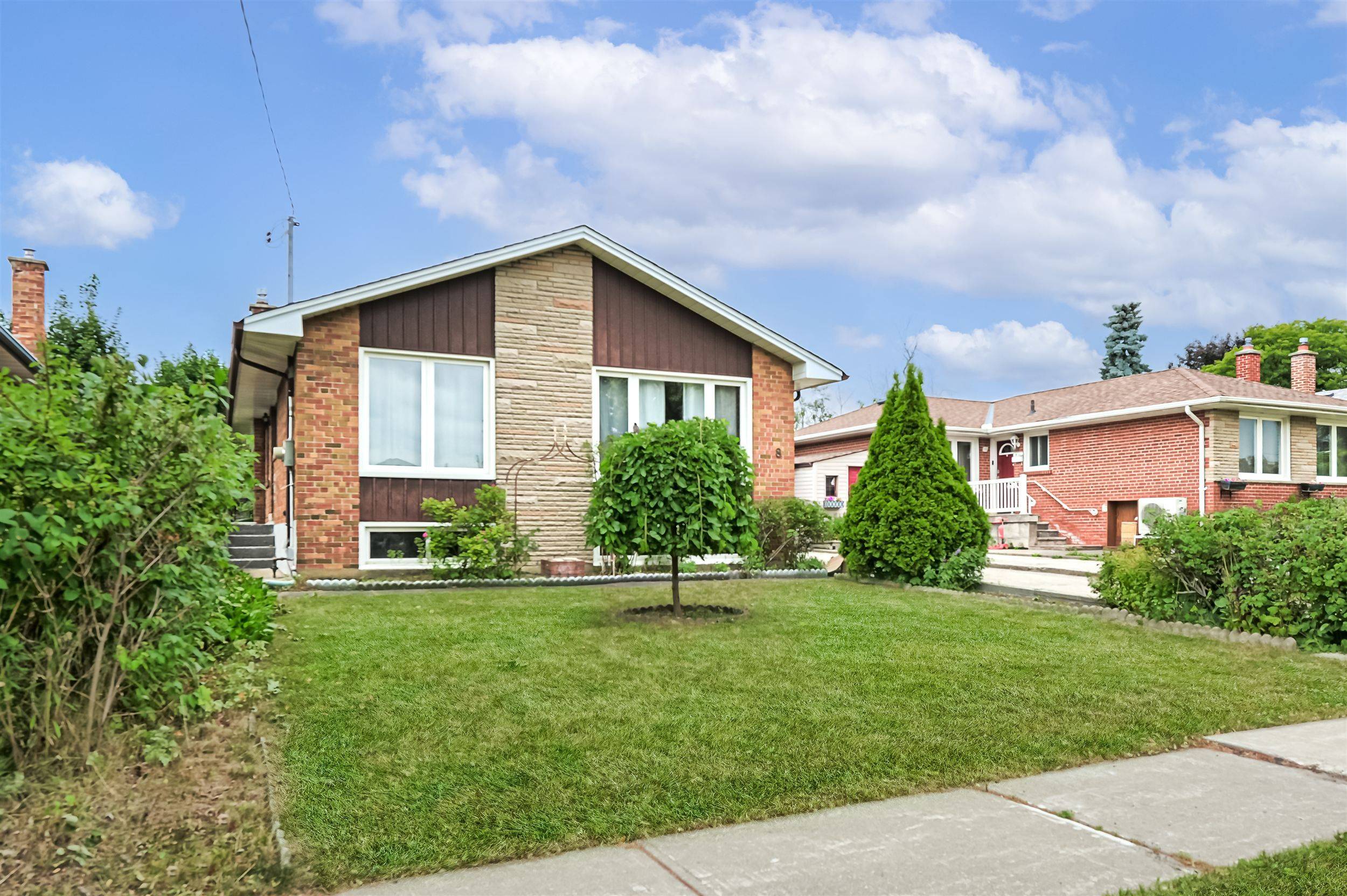 8 Murmouth RD W, Toronto E05, ON M1T 2R1