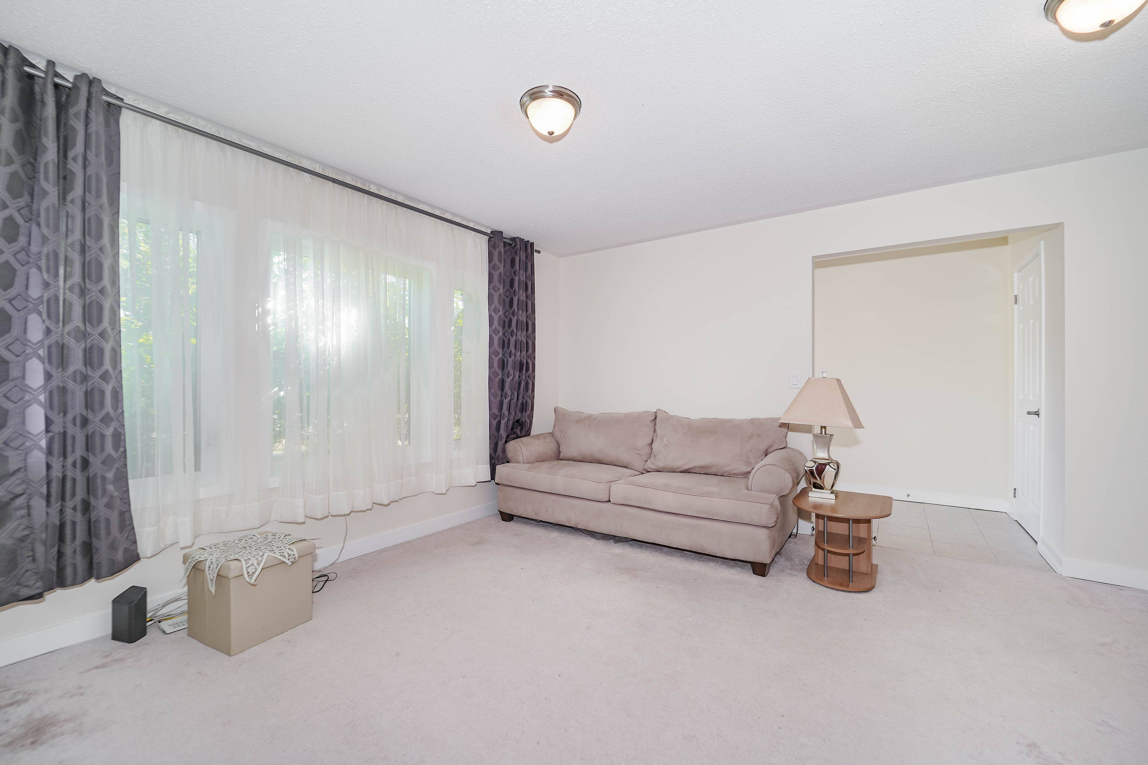 Pickering, ON L1V 0C9,1299 Glenanna RD #10