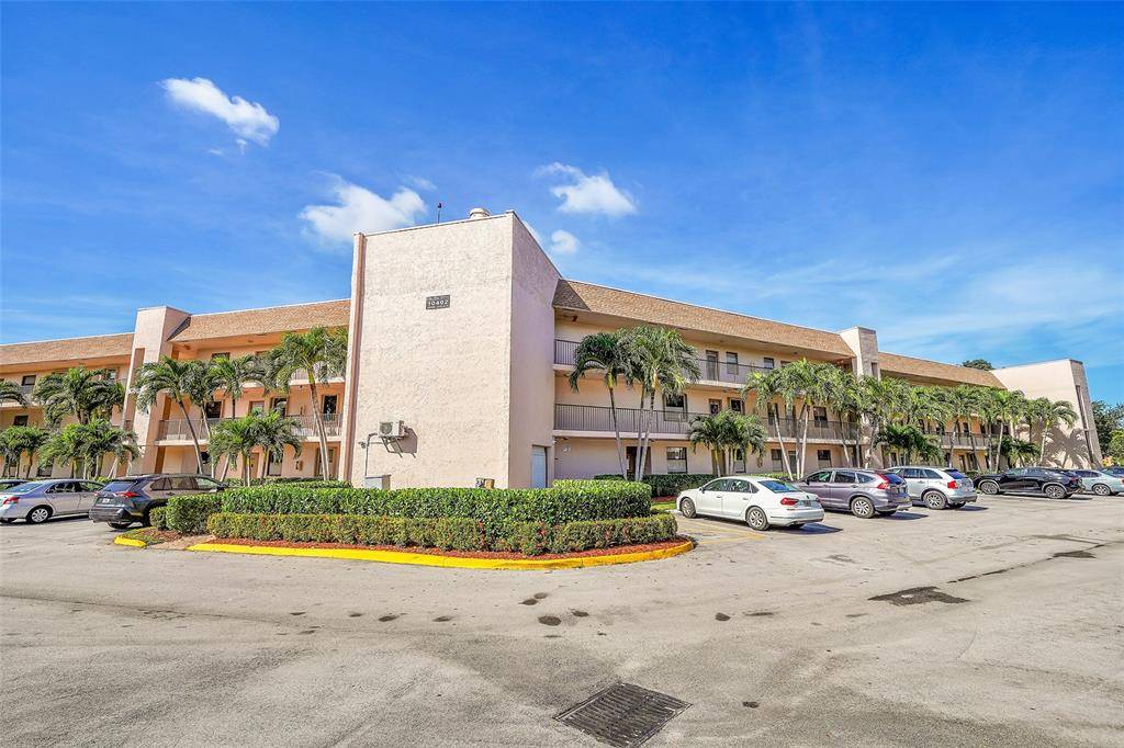 10402 Sunrise Lakes Blvd #109, Sunrise, FL 33322