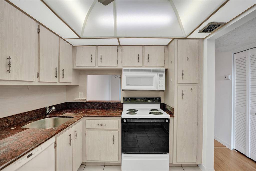 Margate, FL 33063,3040 Holiday Springs Blvd #307