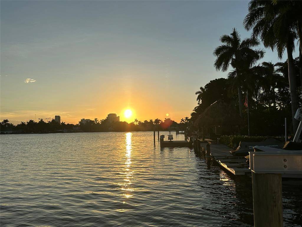 Hollywood, FL 33019,1100 N Northlake Dr