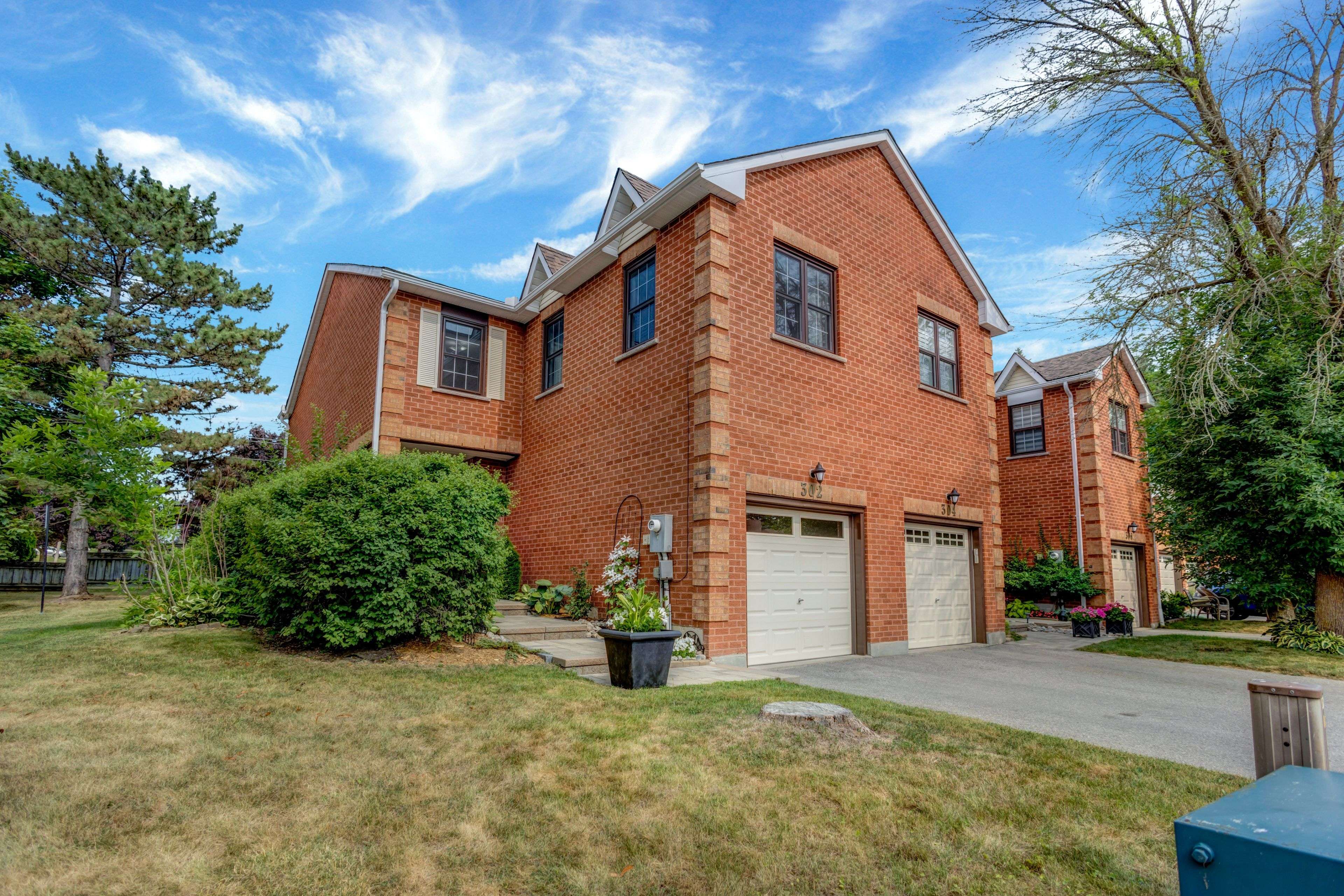 302 Wilkes CT N #24, Aurora, ON L4G 6G6