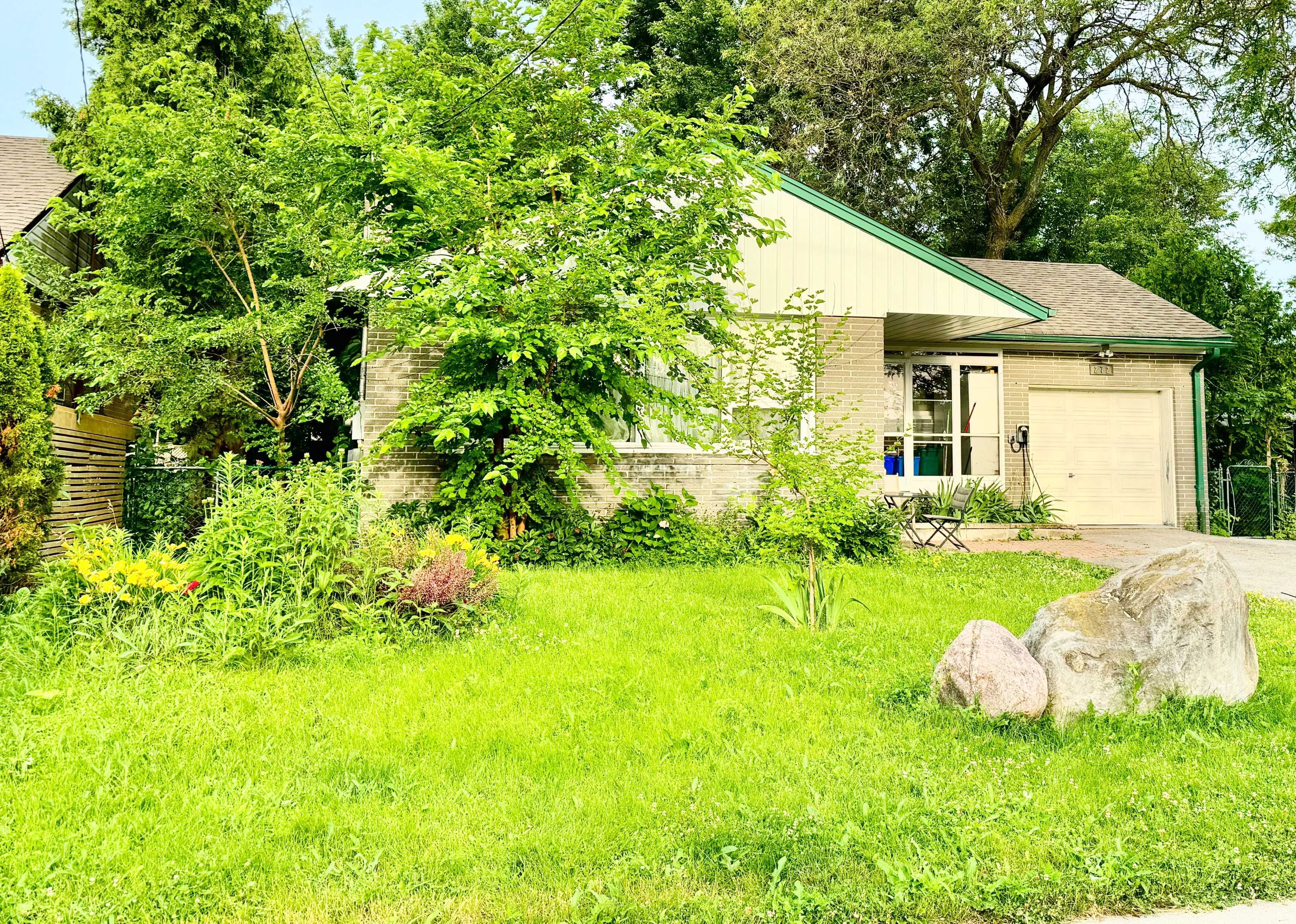 Richmond Hill, ON L4C 2H2,272 Conestoga AVE