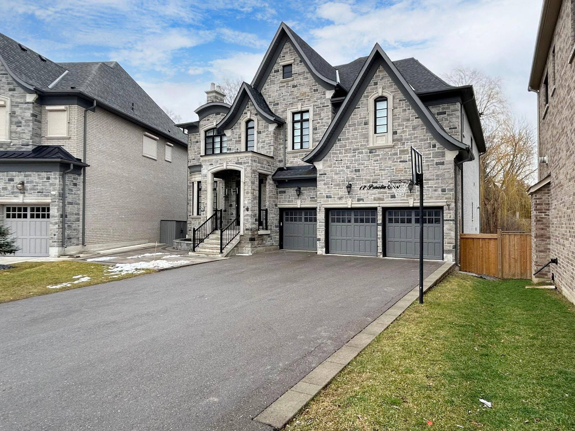 17 PETROLIA CT, Richmond Hill, ON L4C 0C2