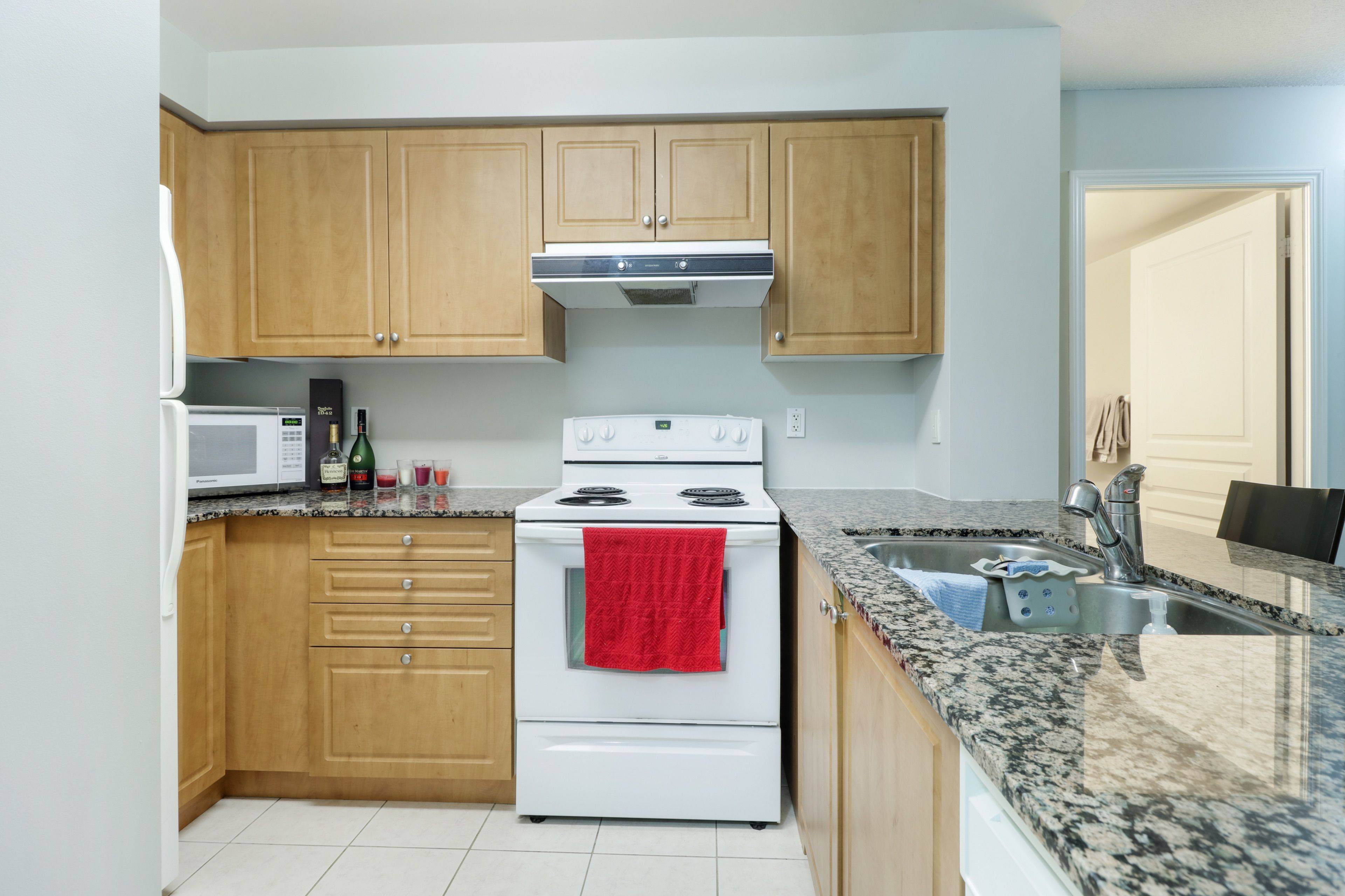 Richmond Hill, ON L4C 0T6,330 Red Maple RD #1001