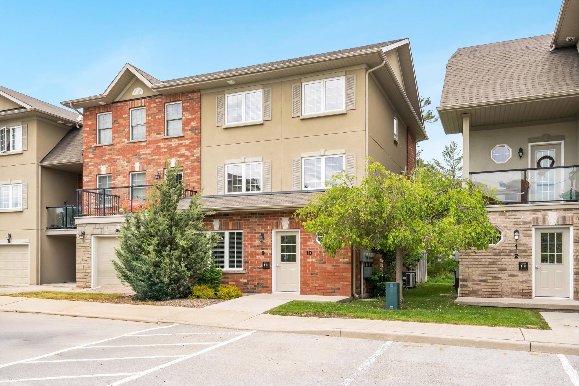 Barrie, ON L4N 5W9,57 Ferndale DR S #9