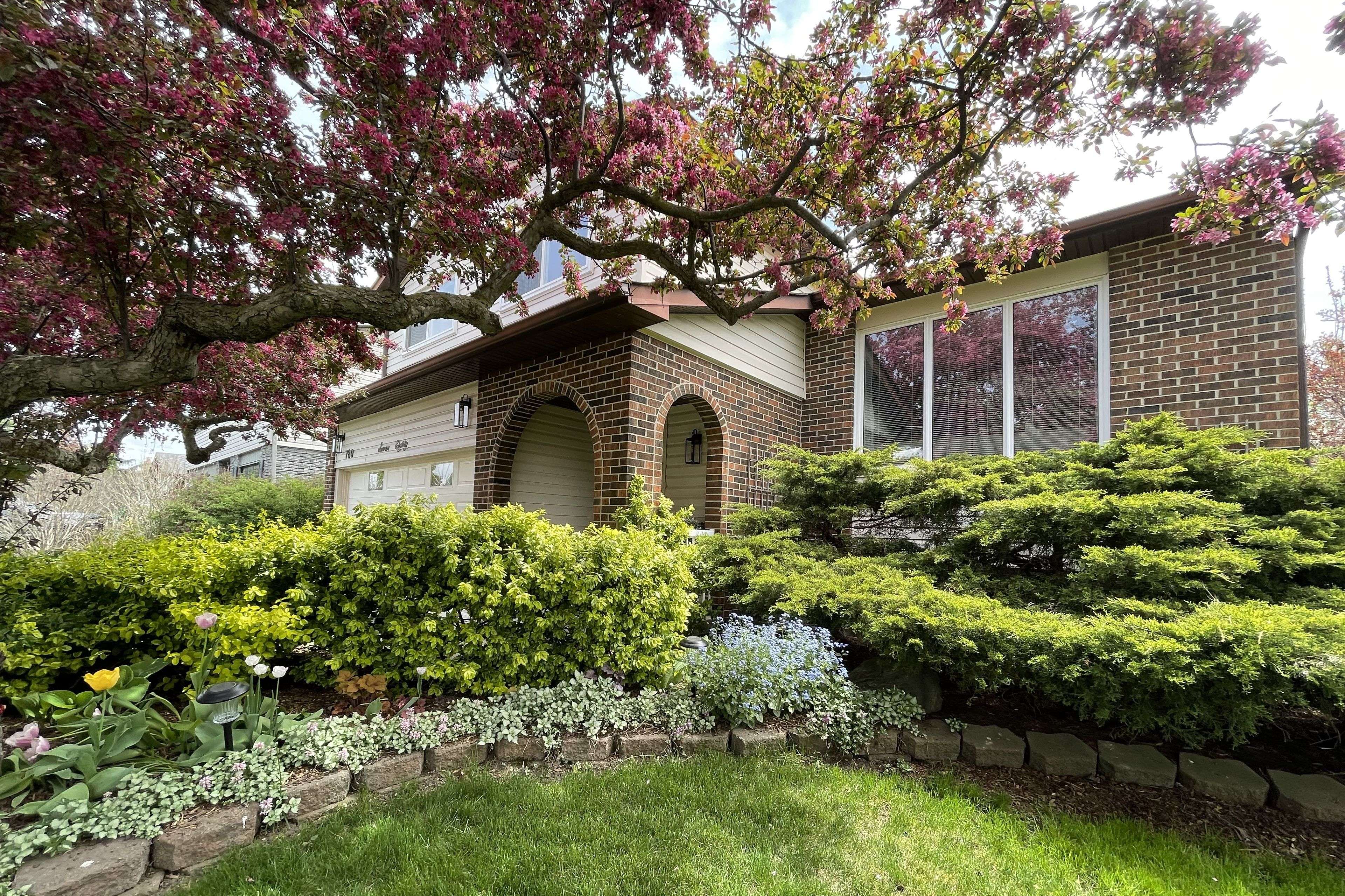 Milton, ON L9T 3T9,780 Woodward AVE