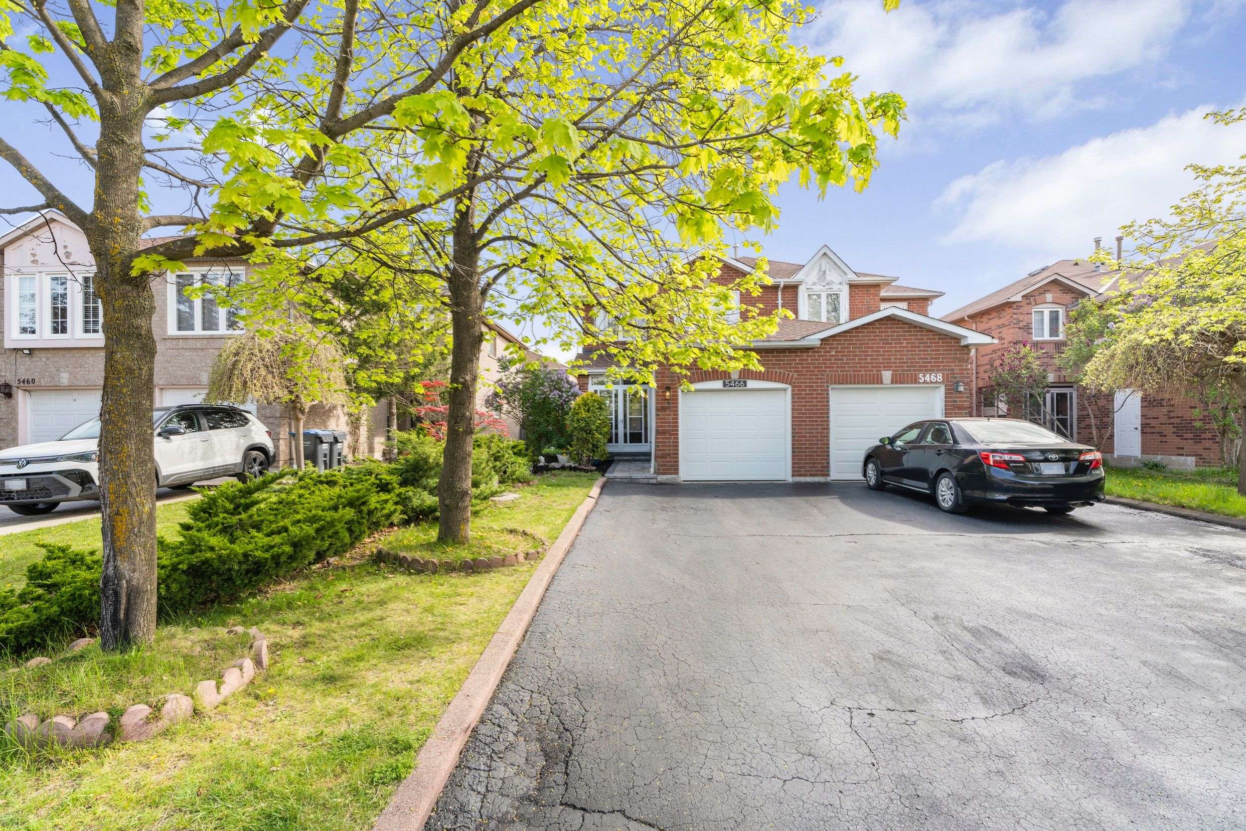 Mississauga, ON L5V 1Z1,5466 Bullrush DR