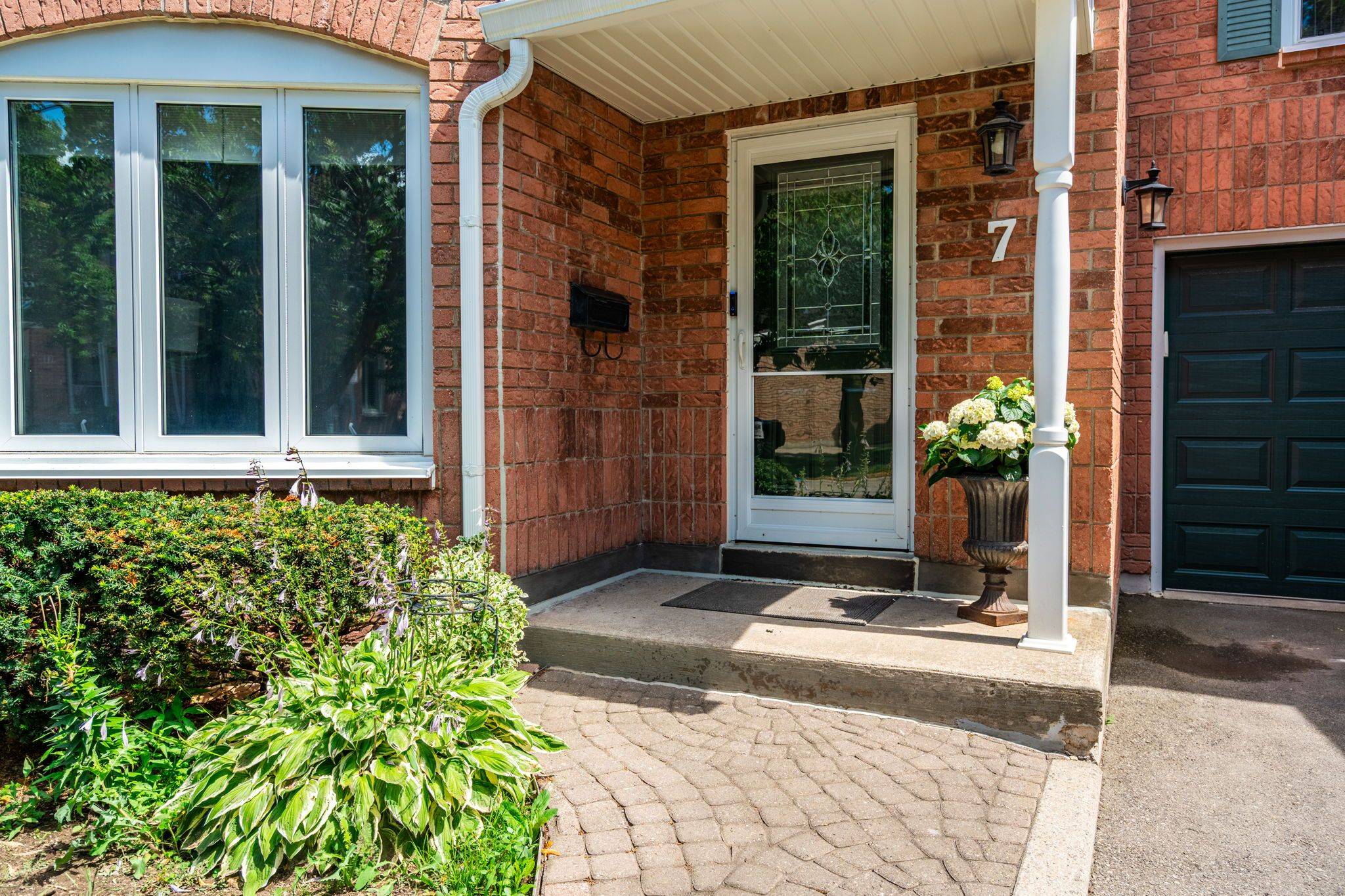 Burlington, ON L7P 4R3,2155 Duncaster DR #7