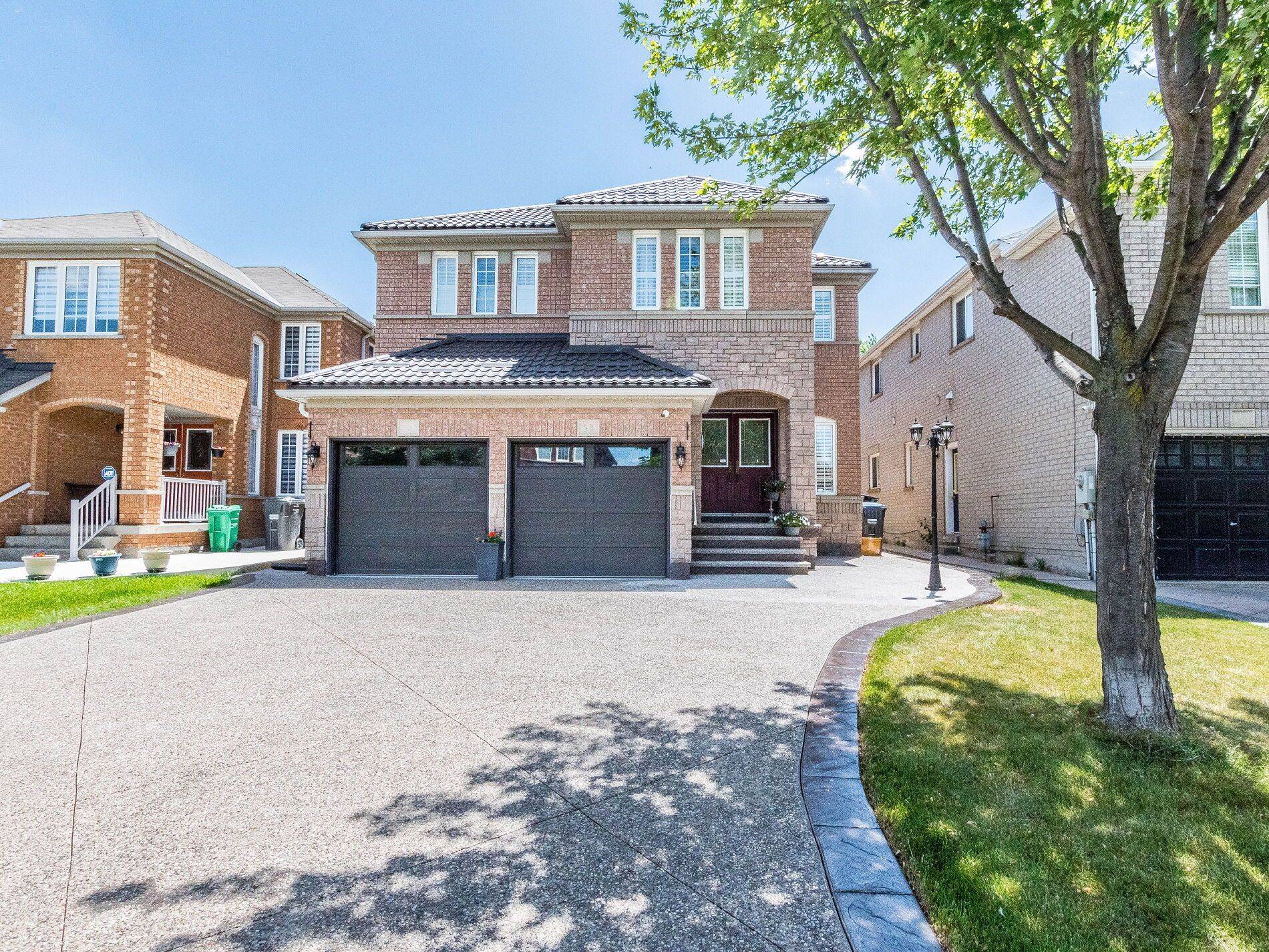 38 Bottlebrush DR, Brampton, ON L6R 2Z5