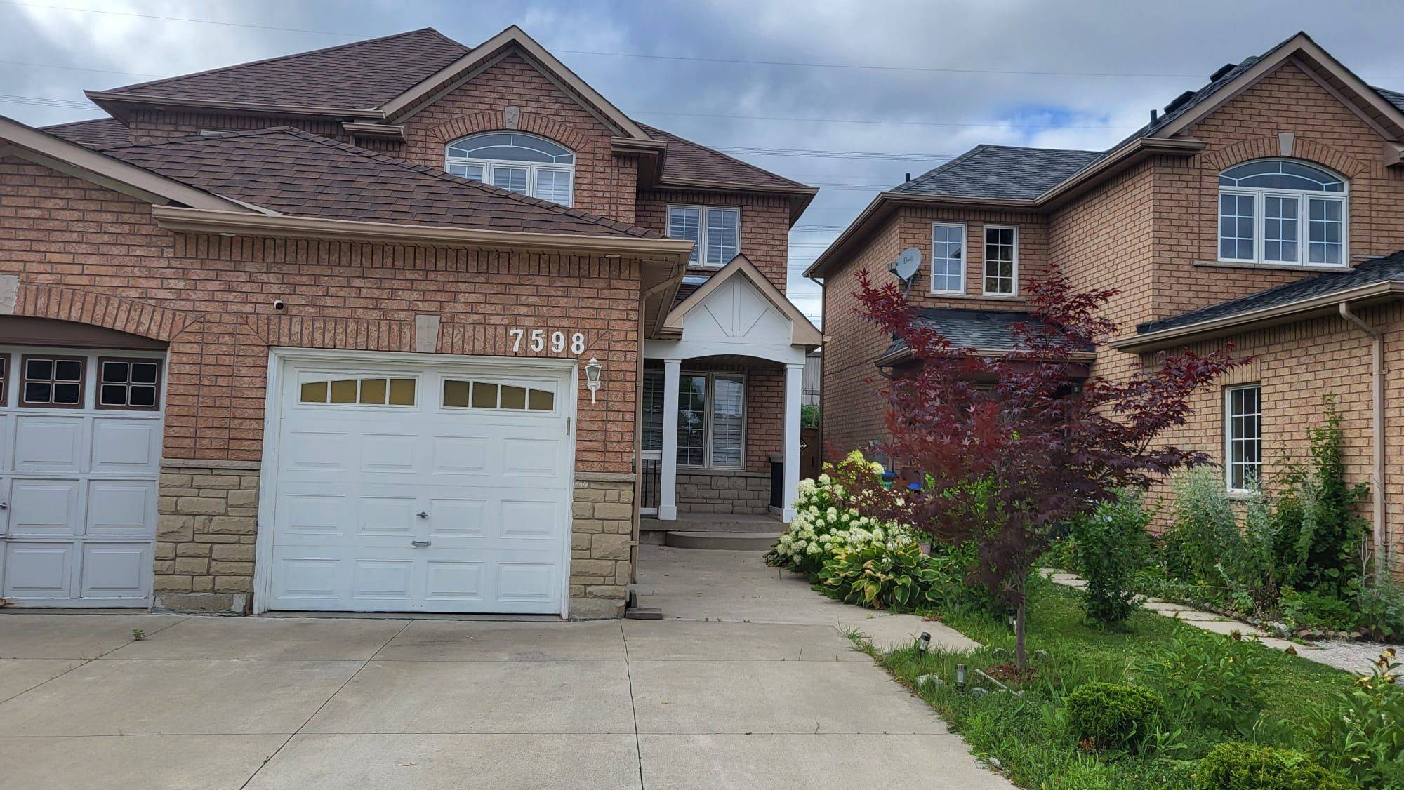 Mississauga, ON L5N 8A7,7598 Black Walnut TRL