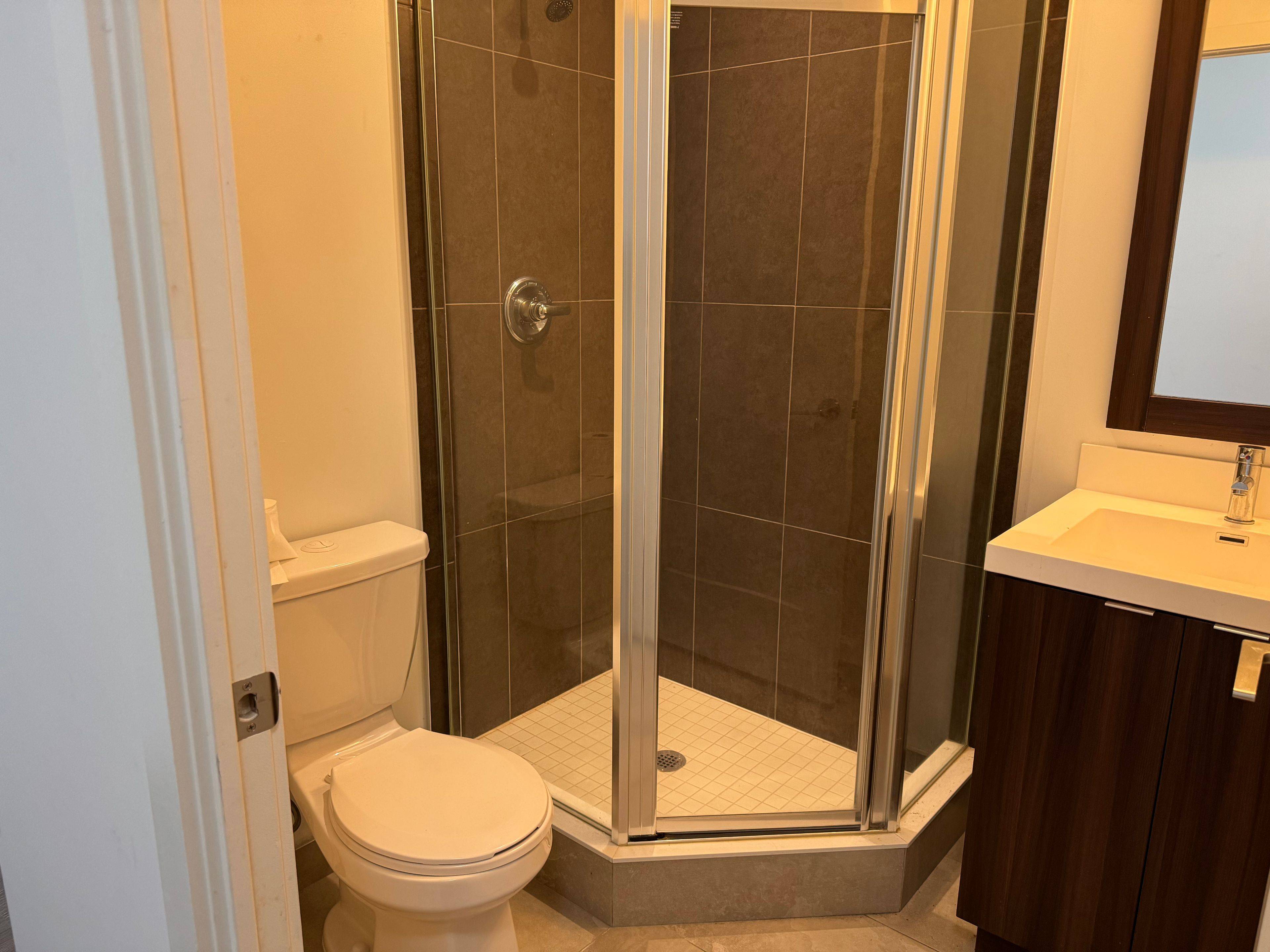 Toronto W08, ON M9A 0E1,9 Mabelle AVE #2916