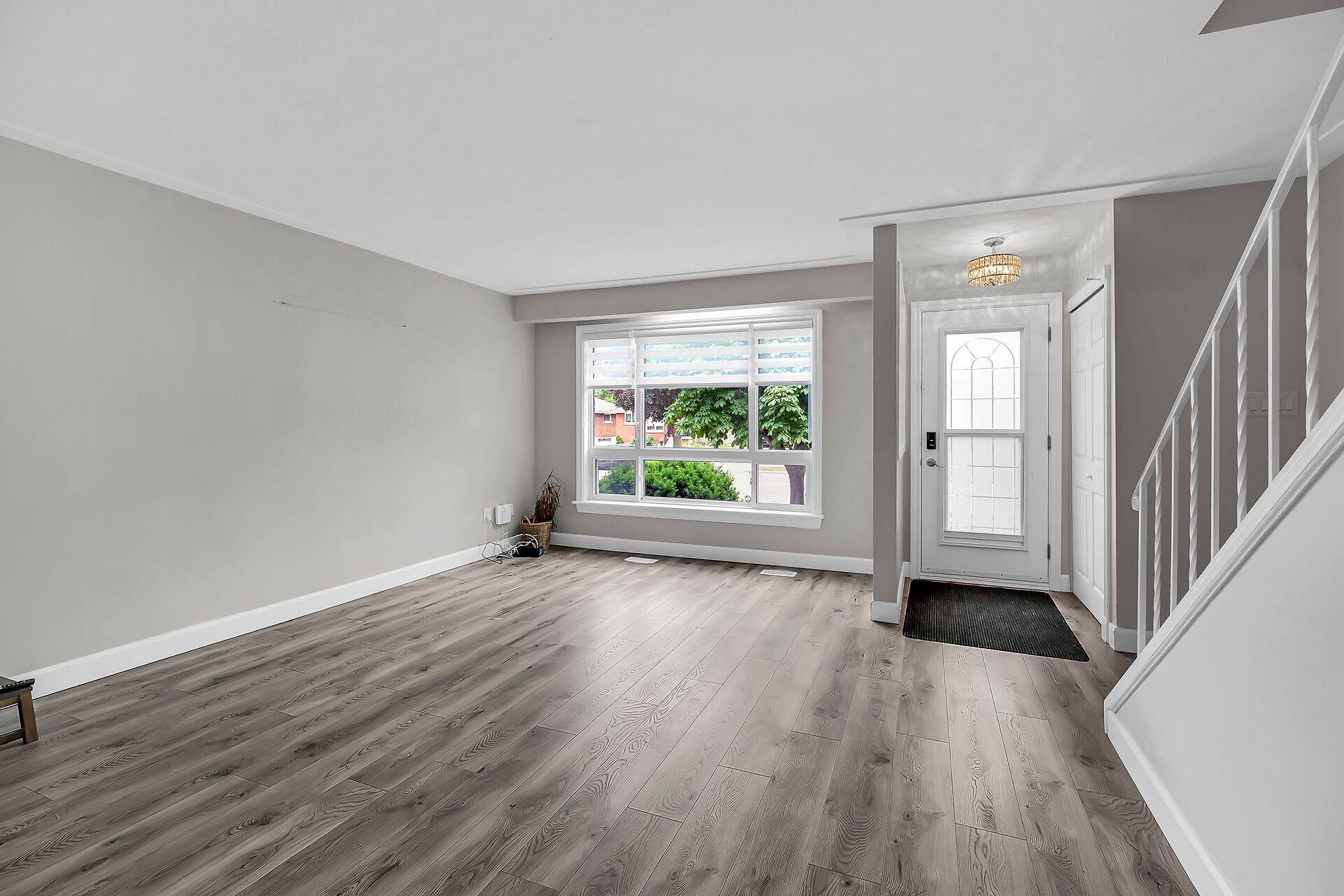 Hamilton, ON L8T 4G8,502 Upper Kenilworth AVE