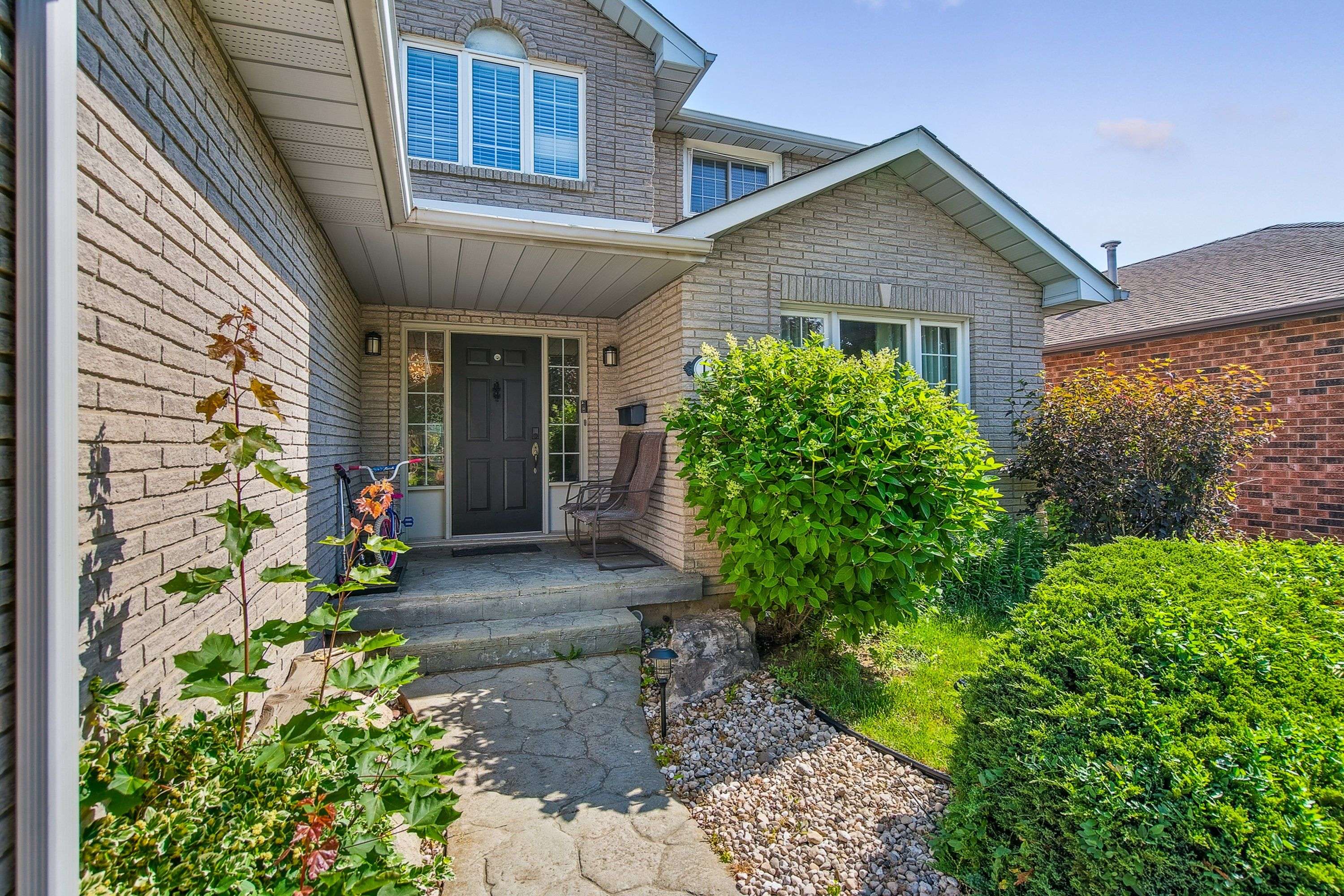 Grimsby, ON L3M 5E2,11 Sumner CRES