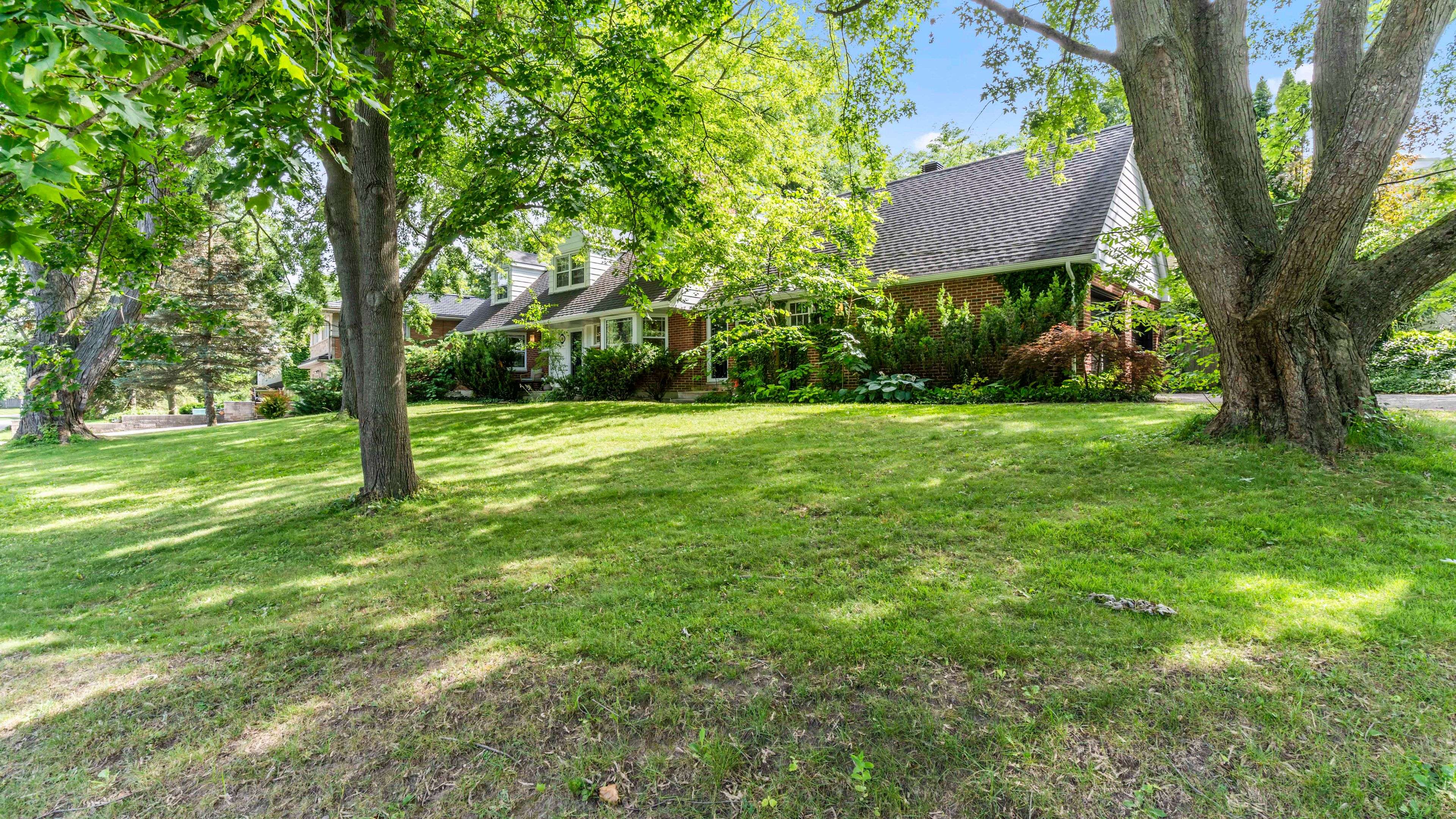London North, ON N6G 1R3,18 Metamora CRES