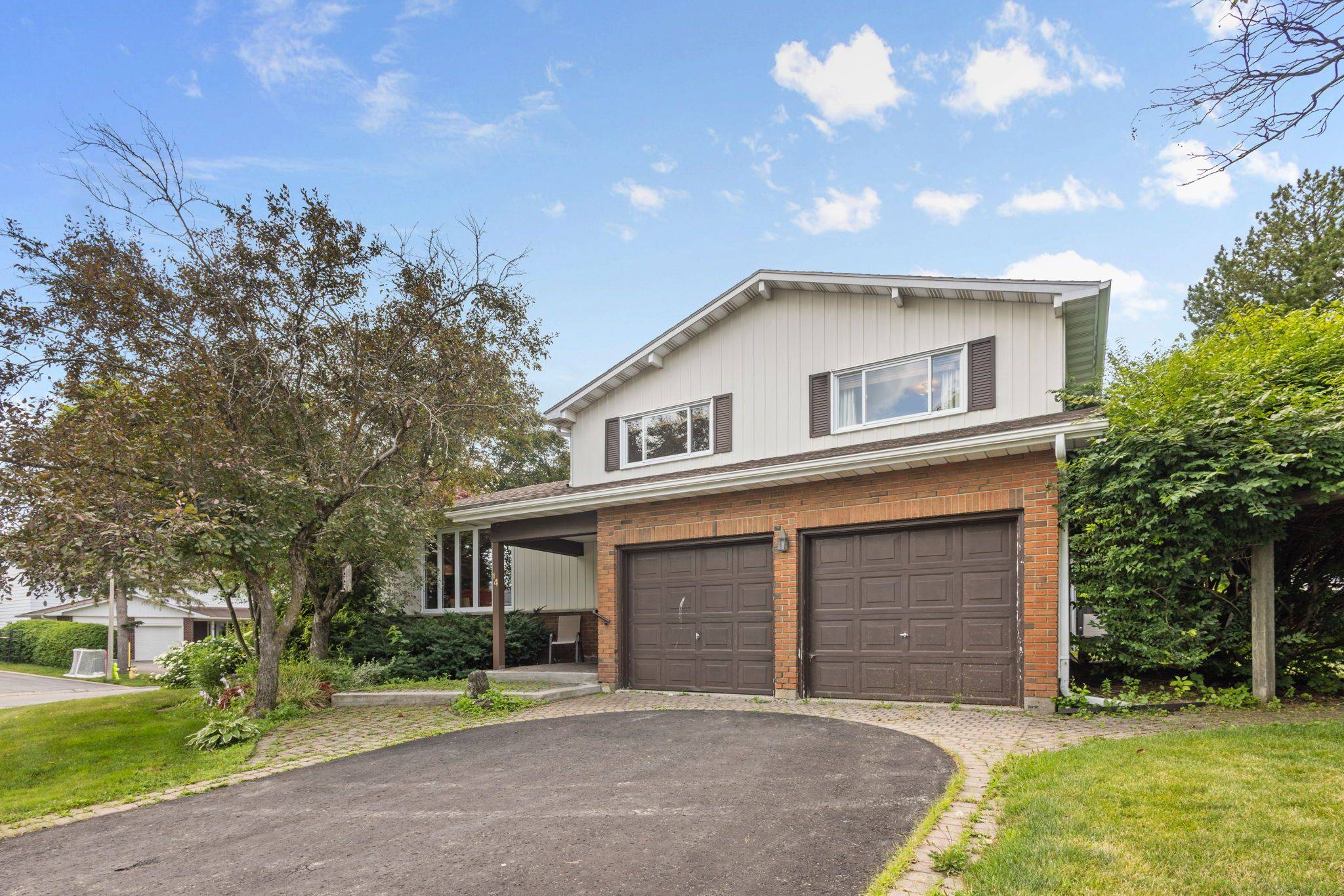 Blackburn Hamlet, ON K1B 3C5,14 Silver Aspen CRES