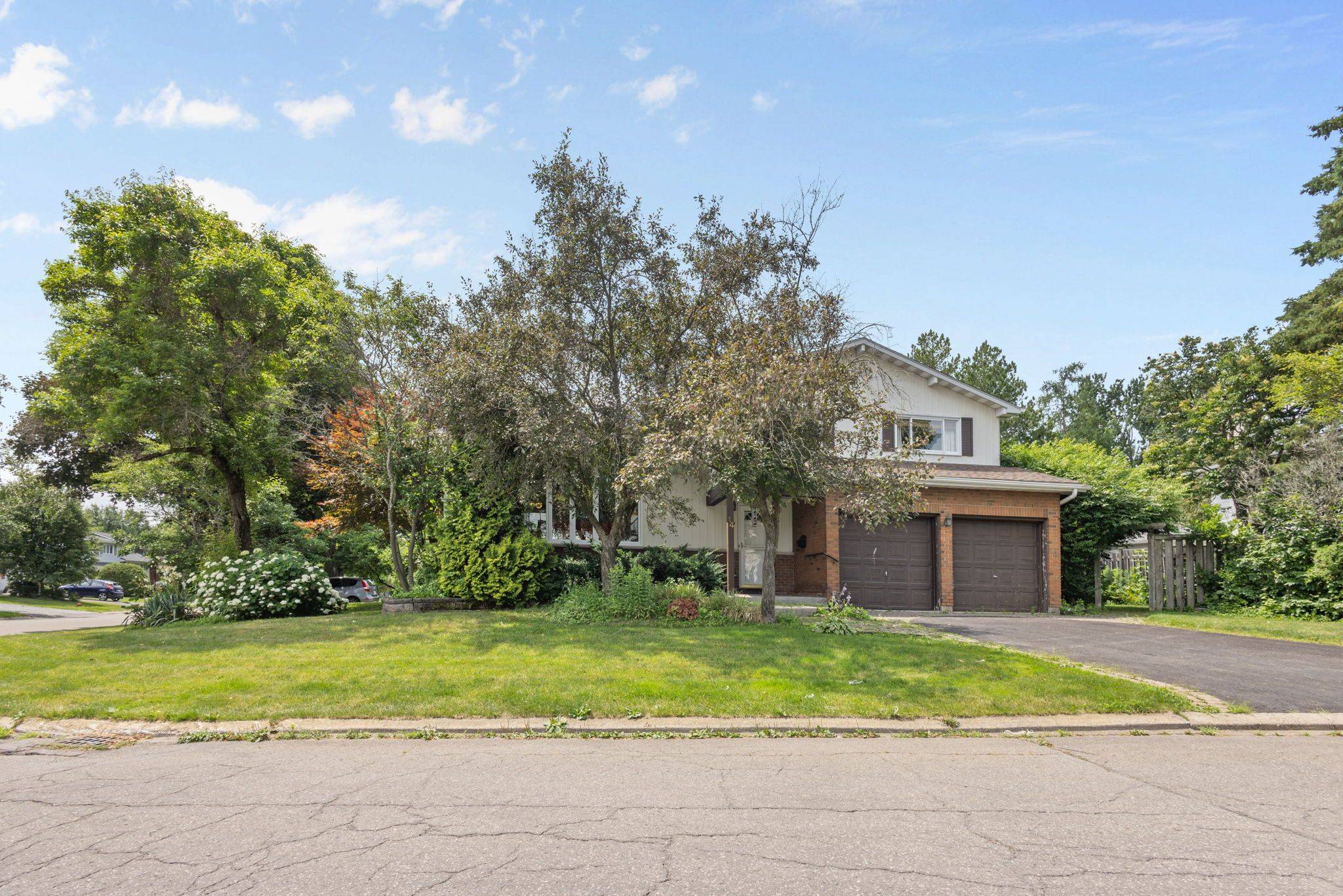 Blackburn Hamlet, ON K1B 3C5,14 Silver Aspen CRES