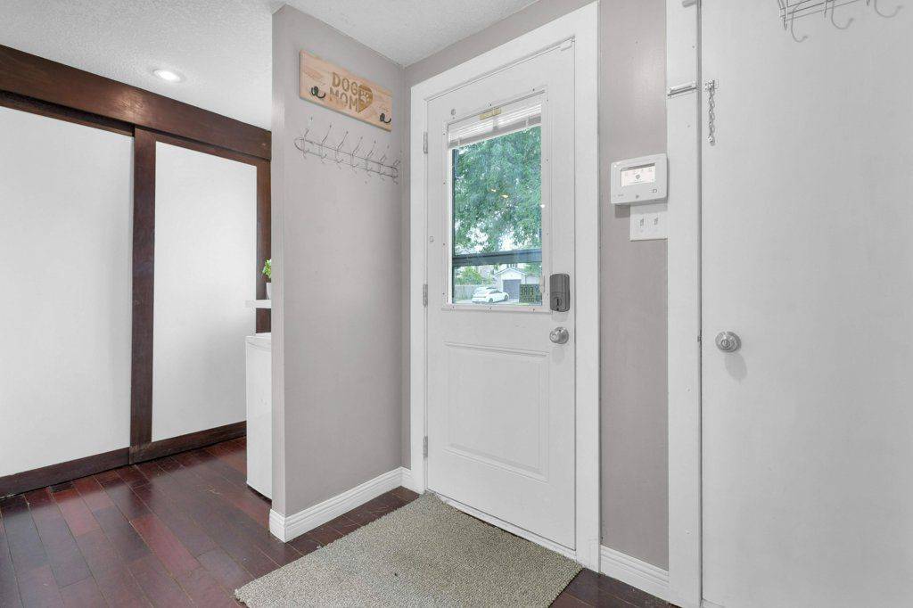 Kitchener, ON N2M 5J4,18 Camrose CT