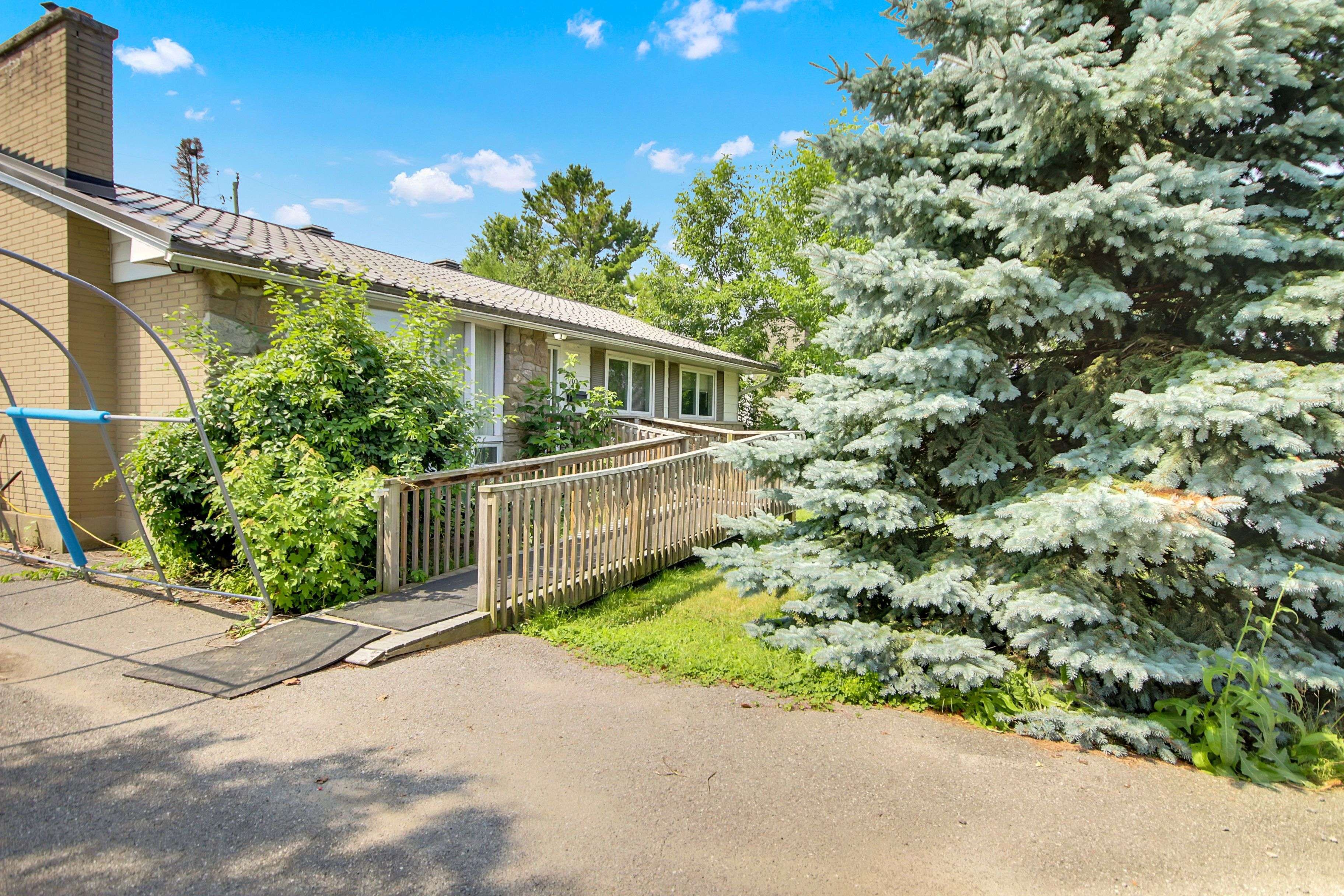 Meadowlands - Crestview And Area, ON K2G 3C3,70 Viewmount DR