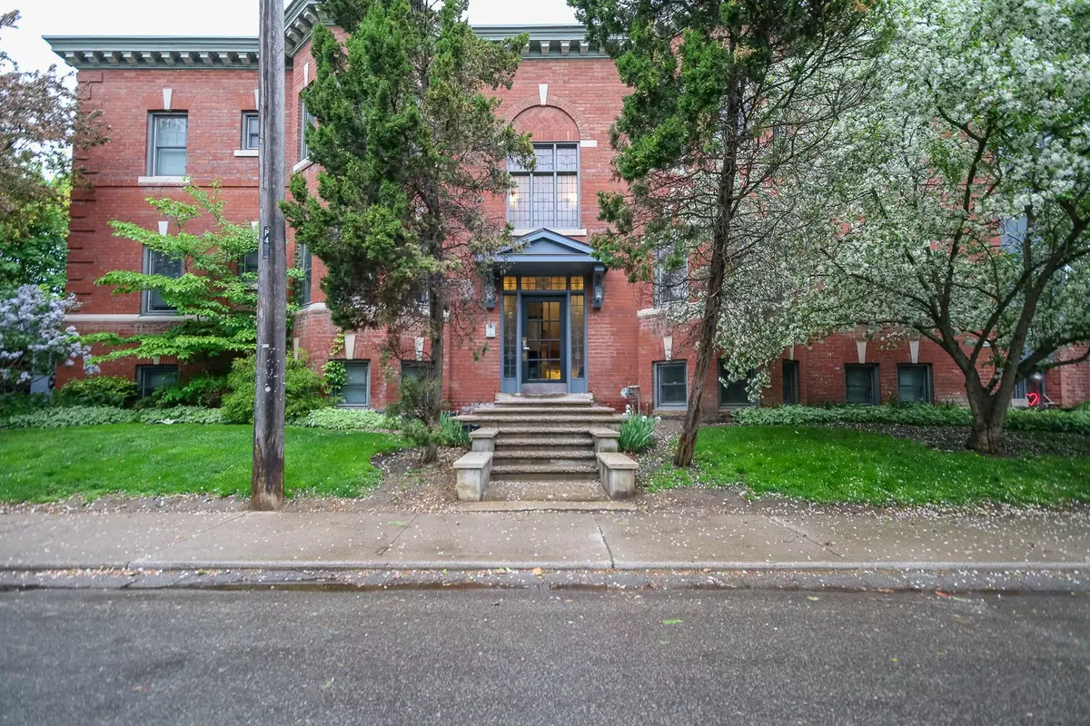 Toronto C02, ON M5R 2Z4,388 Brunswick AVE #2 West