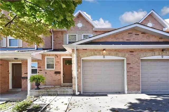 Mississauga, ON L5C 2Y3,1039 Cedarglen Gate #8